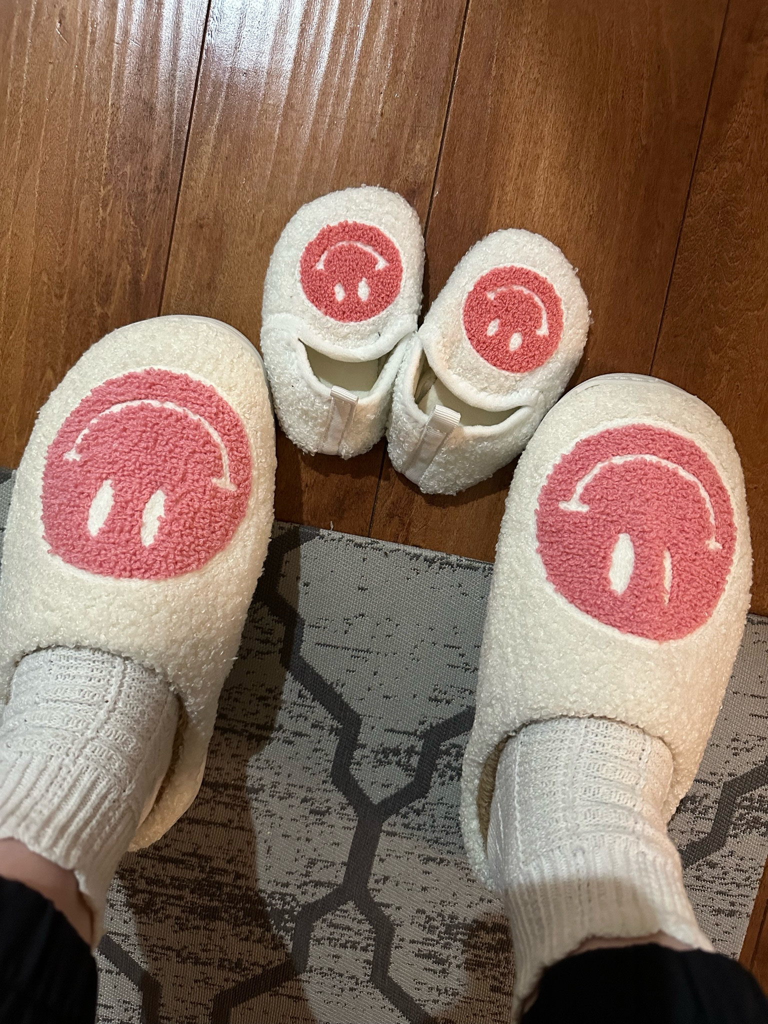 Matching slippers! Other colors available for the boy mamas too! 