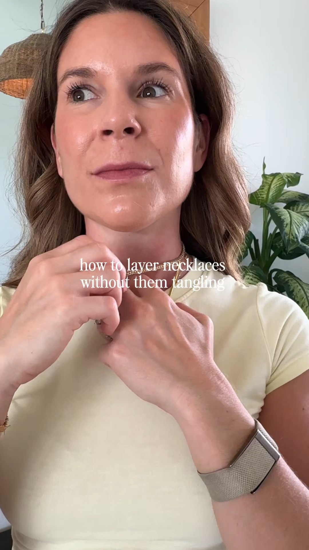 Keep your necklace back from tangling with this easy hack 🤍 

If I have two necklaces that are similar length, I’ll link them together. I always leave my longer chain by itself