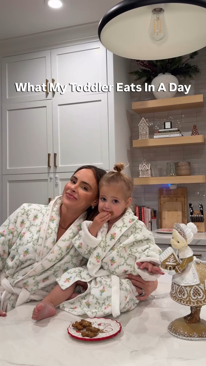 a day in the life of Rosie’s personal chef pt 7 🎅🏼🎄🎁🍪 toddler tip: anything with vegetables in it must be made in cute shapes lol 

 #LTKHoliday #LTKdayinmylife #LTKKids