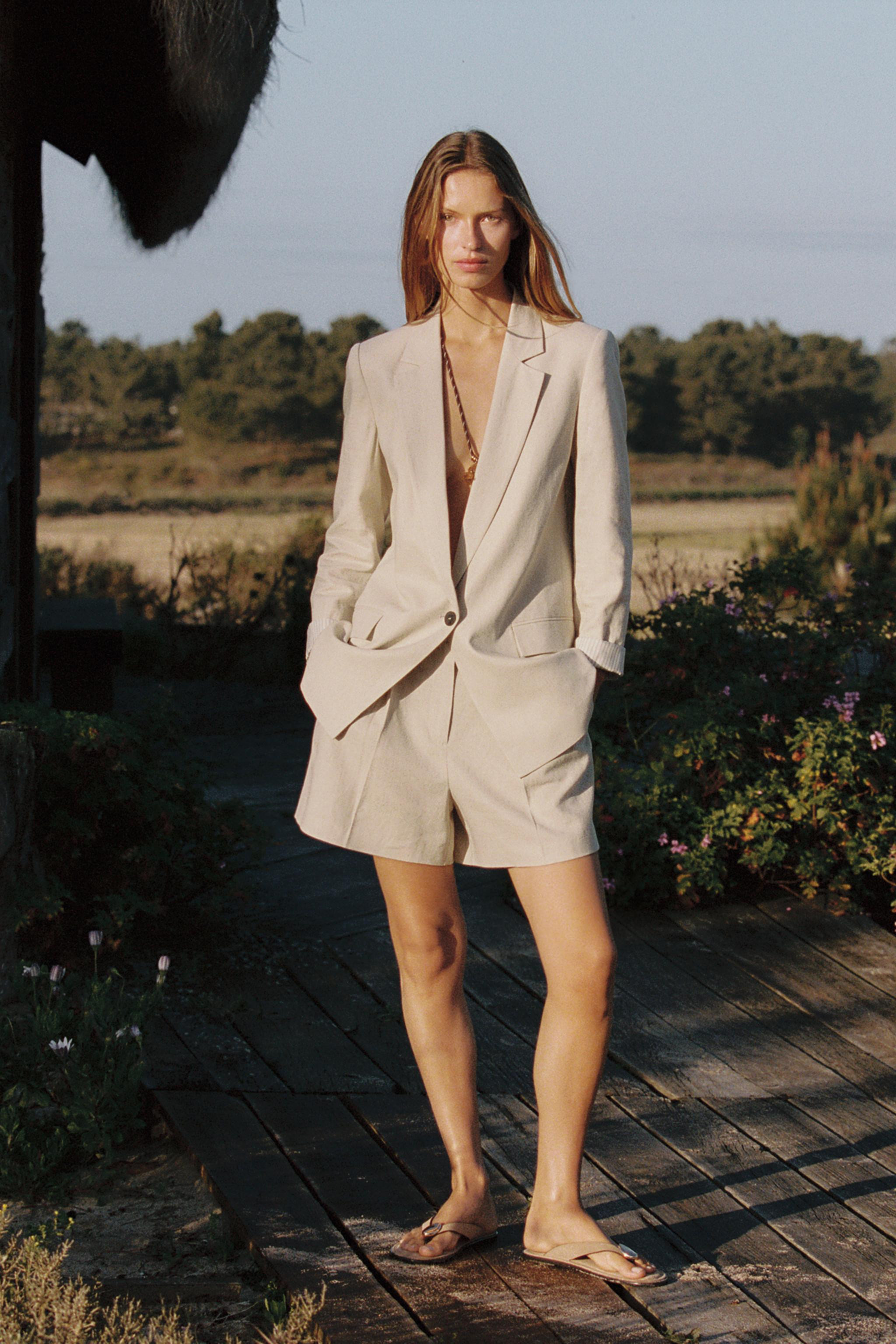 Linen blazer. Lapel collar and V-neck. Long sleeves with shoulder pads and patterned cuffs. Front... | Zara US