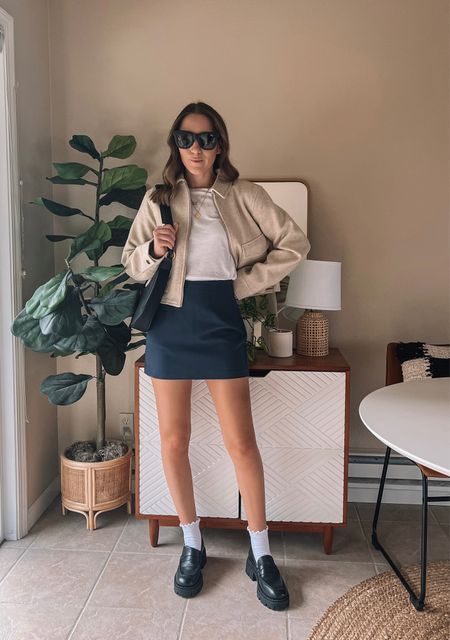 Casual fall outfits 24/30🍂
Loving the mini skirt (this one is actually a skort!) and loafers trend!


SIZING
Skort - xs
Tee - small 
Jacket - small

Abercrombie style | loafers + ruffle socks | amazon bag | cropped jacket | casual fall outfit | 30 days of outfits | what I’m wearing 



#LTKstyletip #LTKfindsunder100