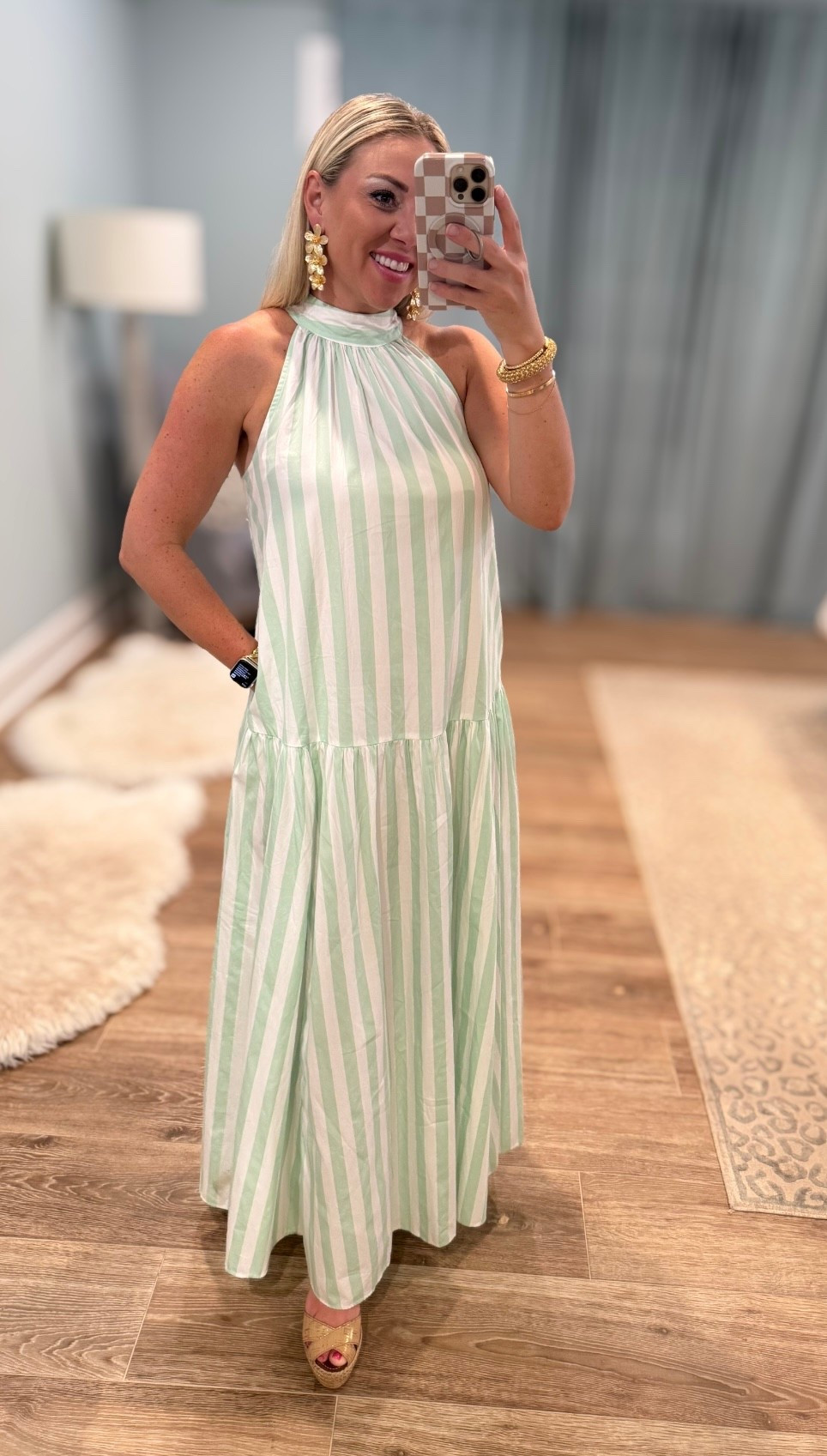 This dress is on sale for less than $40! Also comes in blue! 

#LTKSaleAlert #LTKStyleTip #LTKWedding