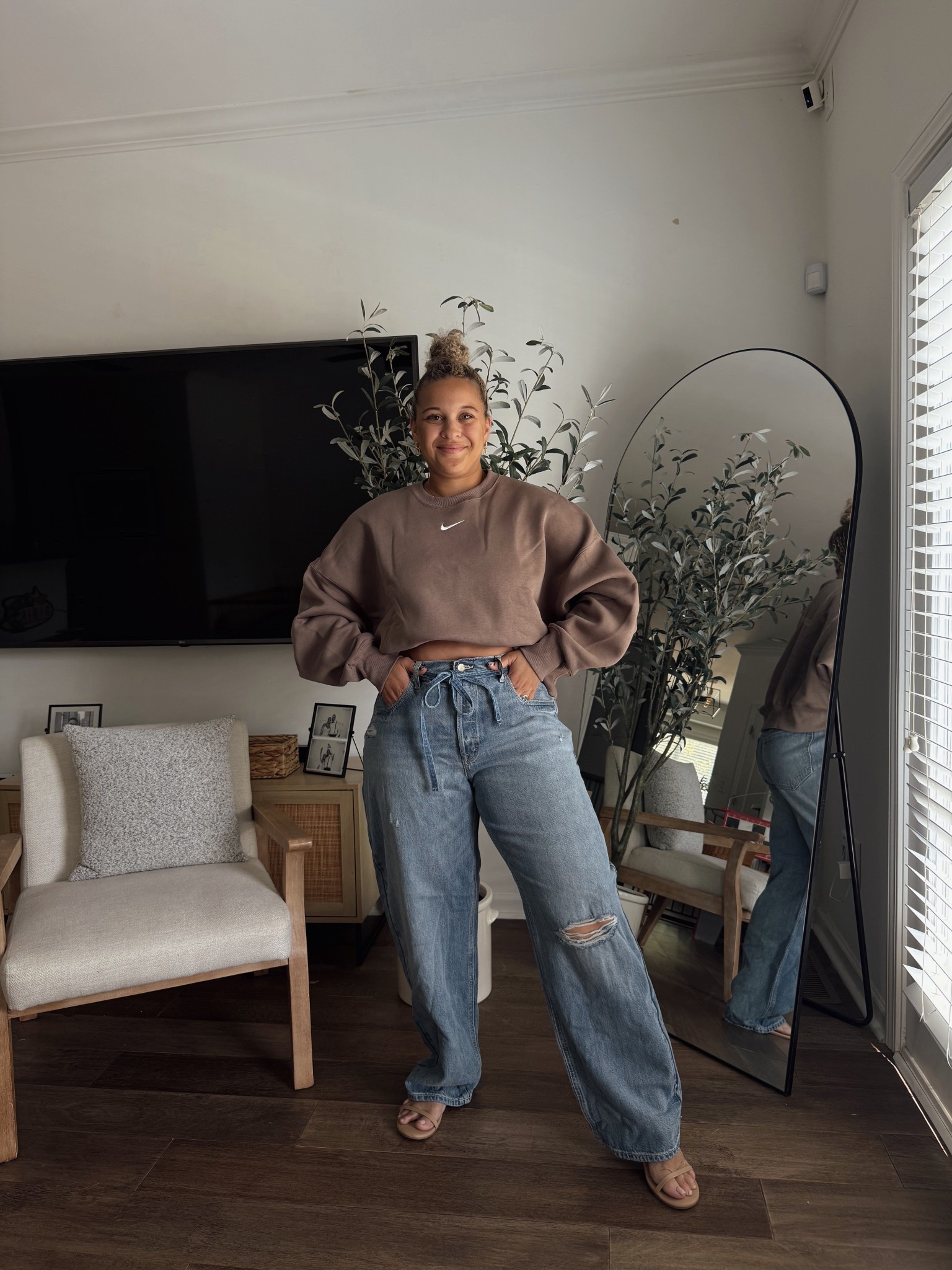 Midsize fall outfit idea

Wearing size 16 in jeans (for reference I’m 5’5 and with jeans am usually between a 14-16)