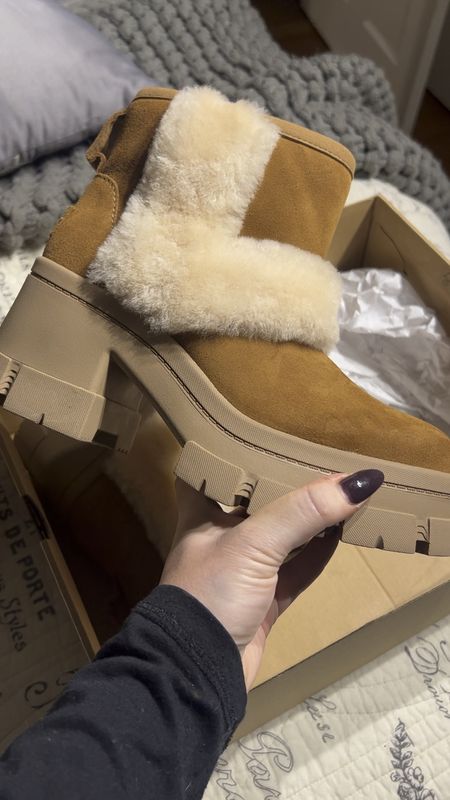 Ugg boots, I’m OBSESSED.
These are going to be worn on repeat all fall & winter !

#LTKSeasonal #LTKGiftGuide #LTKshoecrush