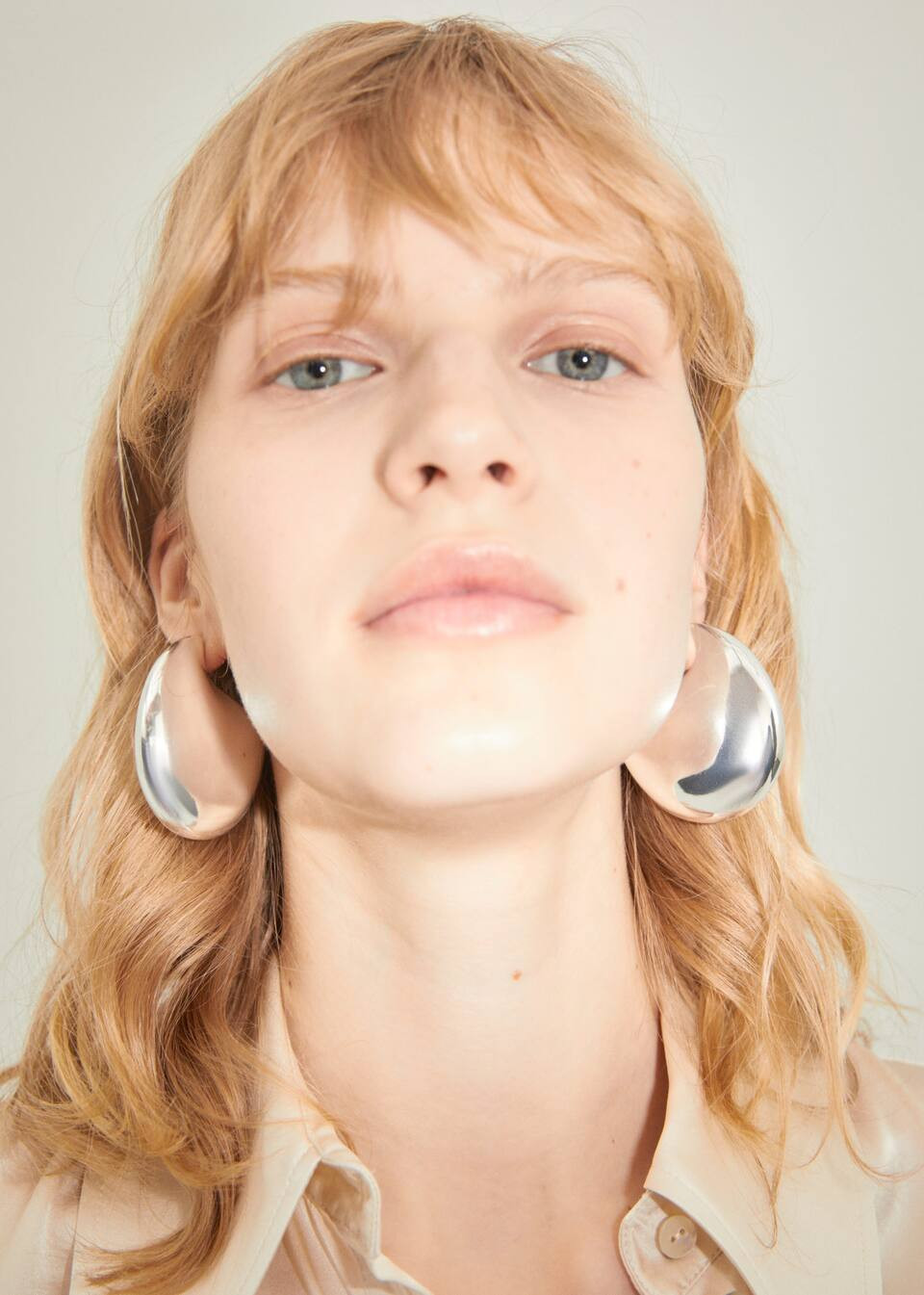 Search: Volume oval hoop earrings (1) | Mango USA | MANGO (US)