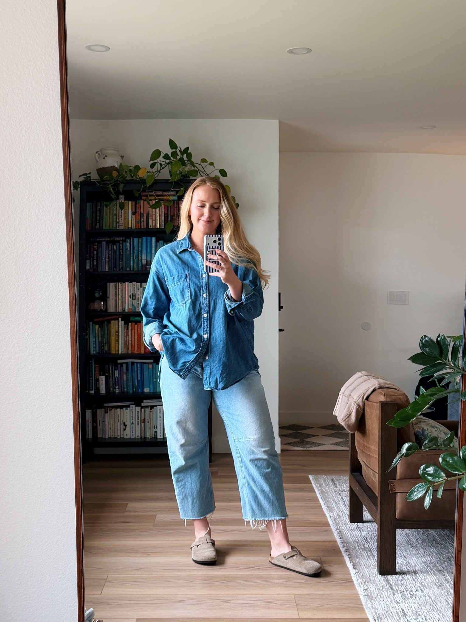 Postpartum outfit idea: when in doubt go denim on denim! Button down shirts are my go-to since they are nursing friendly and extra roomy. Love love love this one from Aritzia so much. My best advice for postpartum moms is to order a pair of baggy jeans that are 2-3 sizes bigger than your normal size just to TAKE THE PRESSURE OFF. And if it’s a baggy style then it really doesn’t matter what it looks like you know?? 