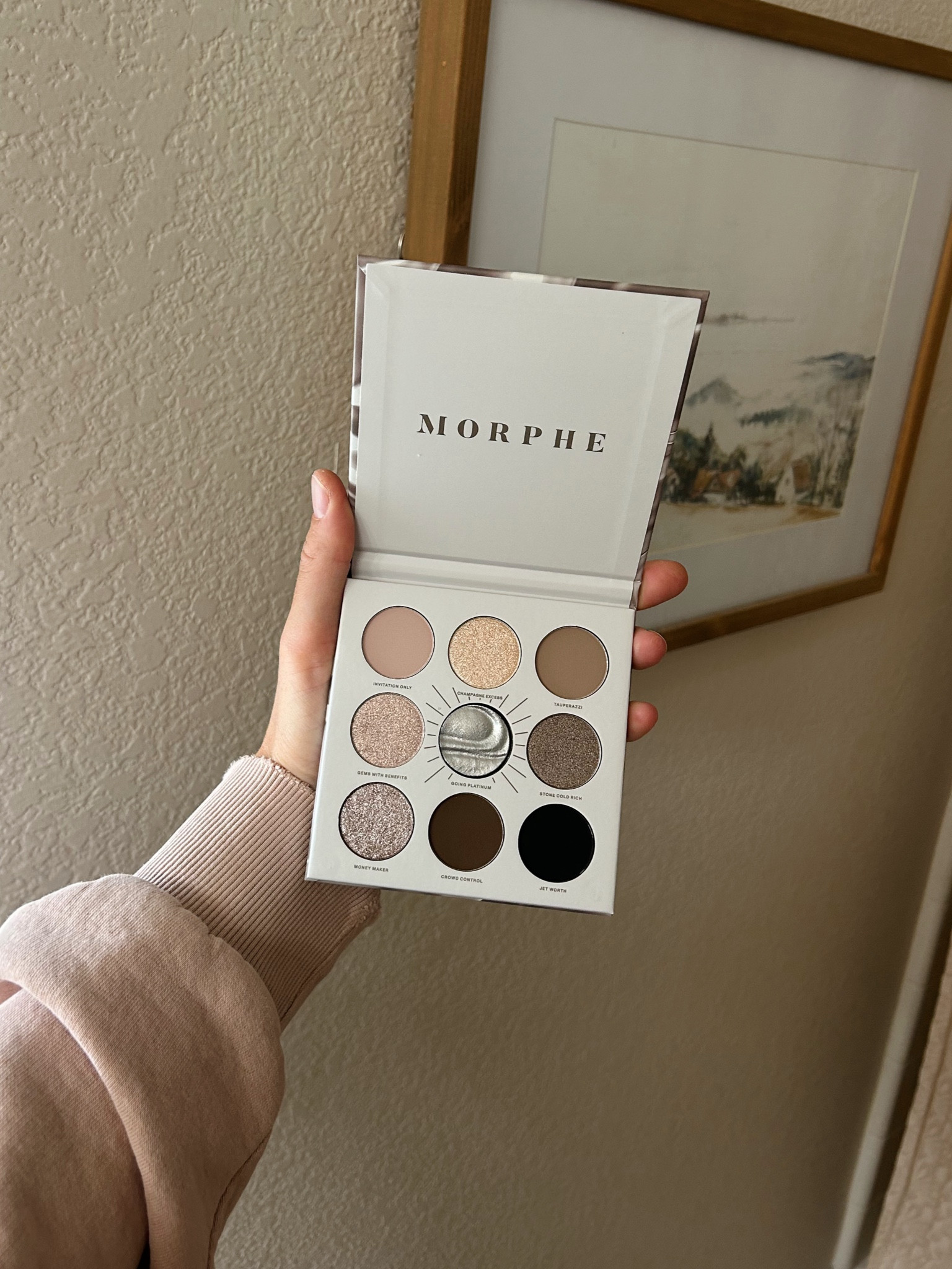 The most beautiful neutral eyeshadow pallet ✨ 
