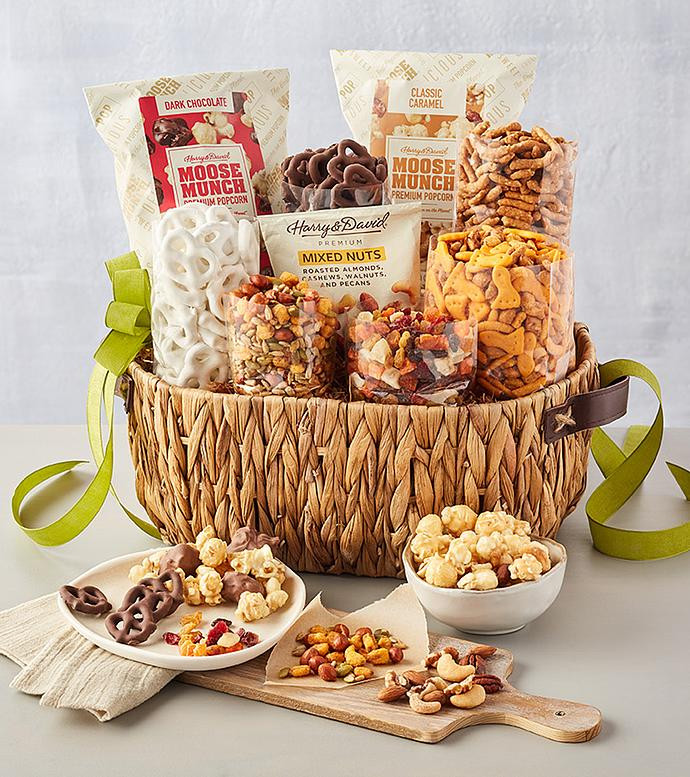 Snack Lovers Gift Basket | Harry & David