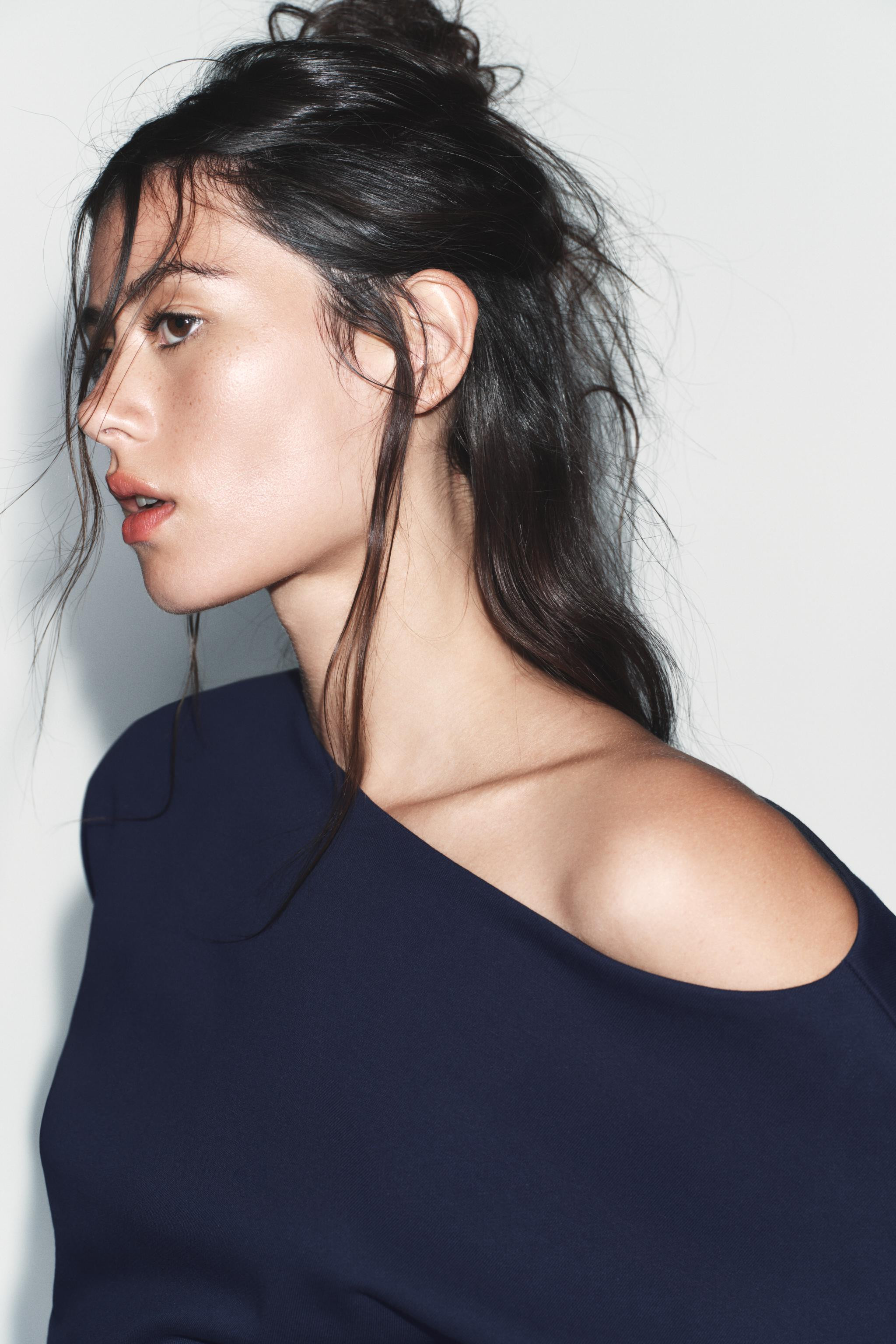 ASYMMETRIC COTTON SWEATSHIRT | Zara US