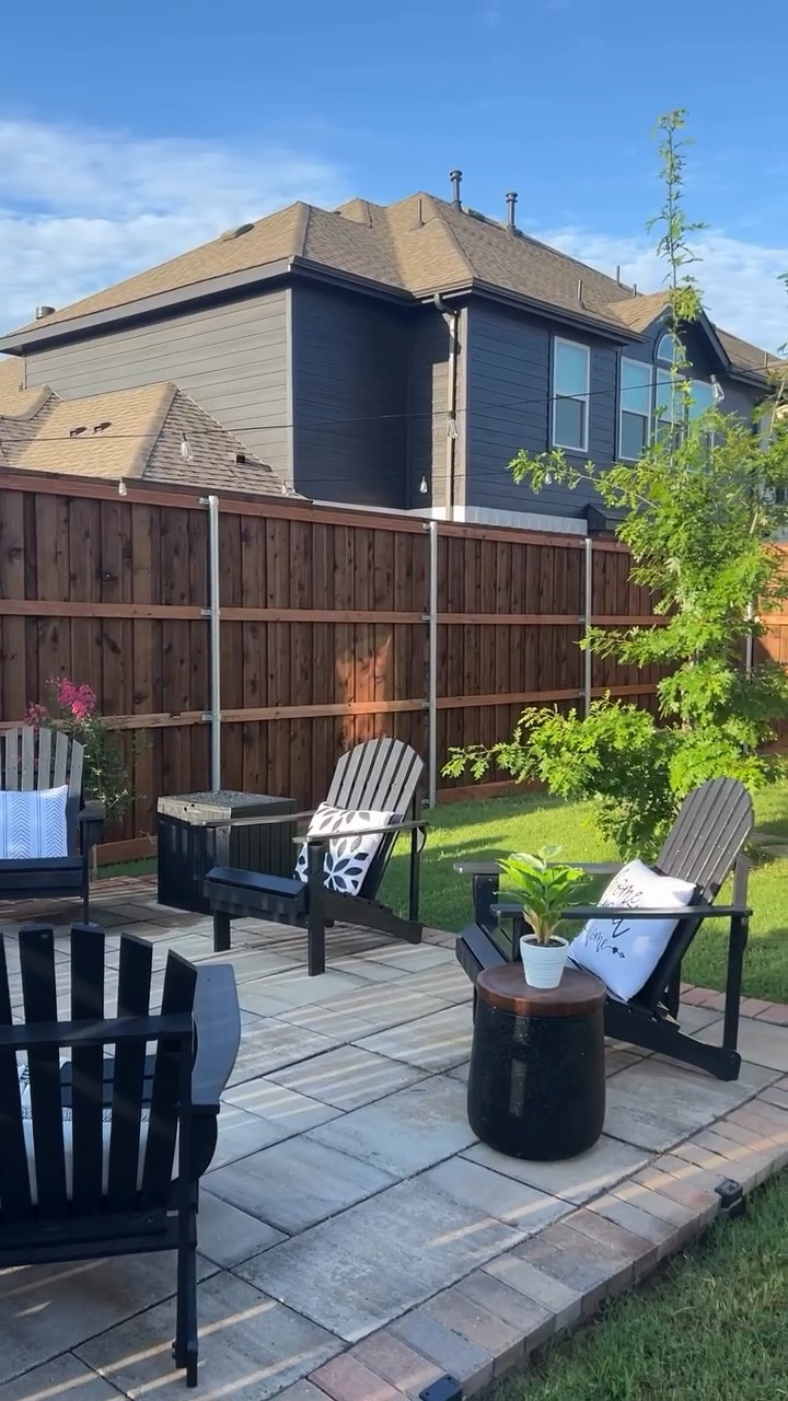 Patio chairs makeover ✨ no hay nada que una capa de pintura no pueda solucionar! Día 9 de 15 de fáciles proyectos hazlo tú misma 💪🏻

Ahora sí te estoy convenciendo que puedes restaurar muebles? 

Paint color: urbane bronze @sherwinwilliams 

#patiochairs #patiodecor #patiofurniture #latinamom #latinaenusa 
Home Decor, Home Improvement, Latina Mom in USA, DIY Home Projects, Dallas Texas