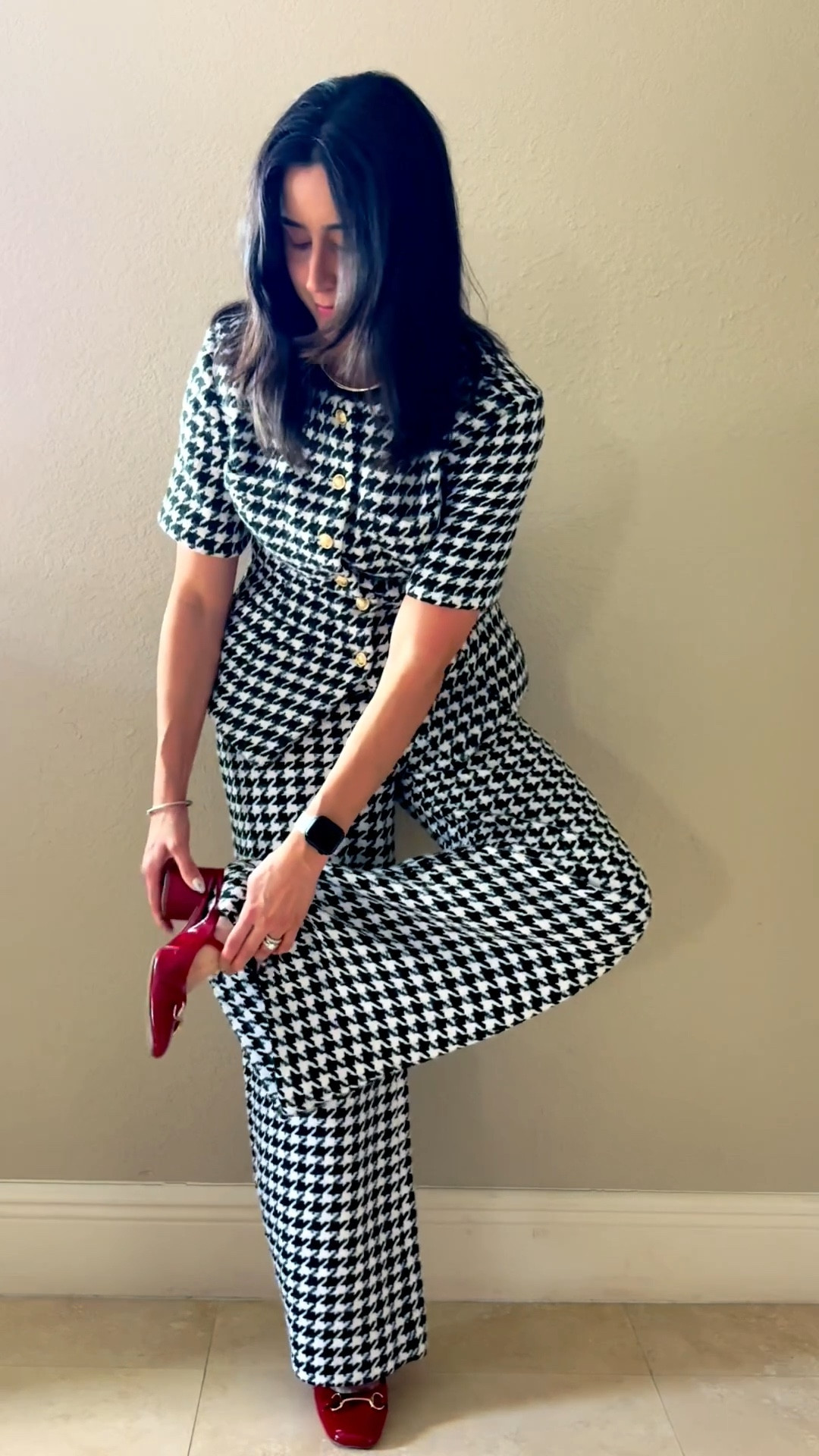 Can’t get enough of this outfit 🤍

Polished, put together, and ready for whatever your o day at the office throws your way. 

Check out my prior posts on this where I go into more detail about the fit, style, & feel of this look. For quick reference the pants are medium and the top is a large that I had altered bc the medium was sold out when I purchased but I wanted the full set 😅

Save this post for future office wear inspo & find more like this in my Everyday Style collection ✨

women’s workwear • women’s suit • work outfit • business casual outfit • business casual • good jewelry • gold necklace • neutral makeup • work makeup • office makeup • office outfit 

#LTKWorkwear #LTKgrwm #LTKootd