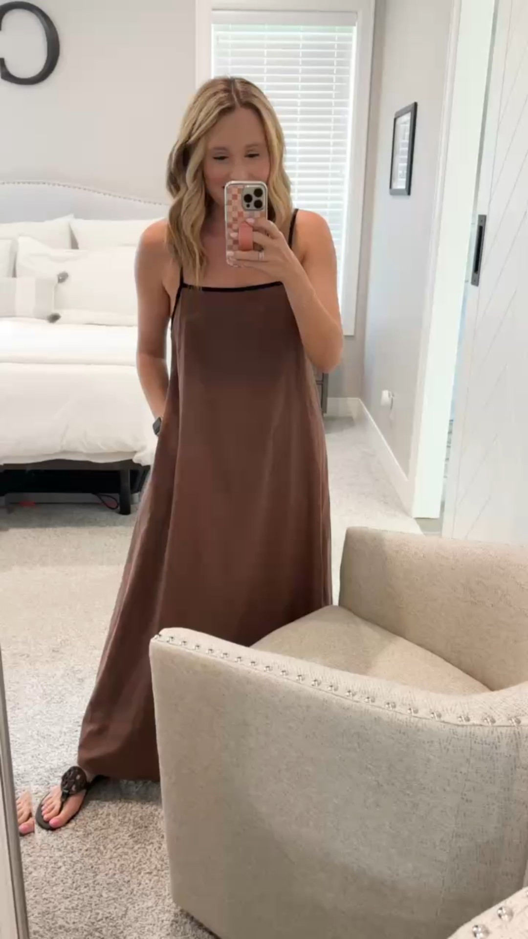 Fall vibes coming in with this free flowing maxi. I think it’s such a chic look - what are your thoughts?

//
Fall maxi dress
Maxi dress
Fall outfit 

#LTKFindsUnder50 #LTKStyleTip
