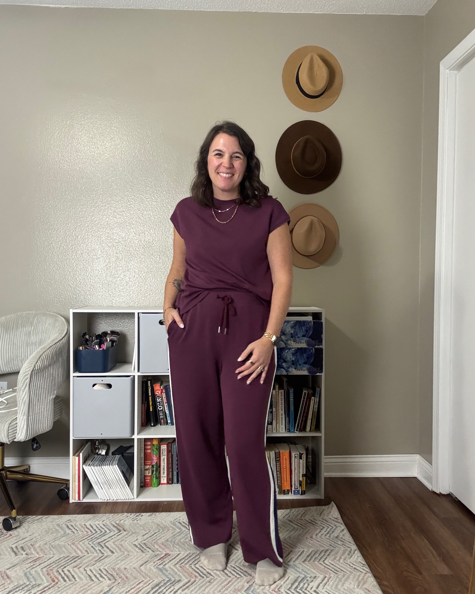 A cute lounge set to work from home or travel. Love the stripe up the side of the pants. 

I’m in a large.