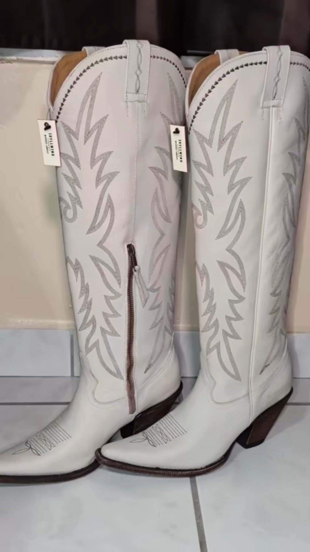 Idyllwind Gwennie Boots
Size 81/2


#LTKU #LTKWedding #LTKMidsize