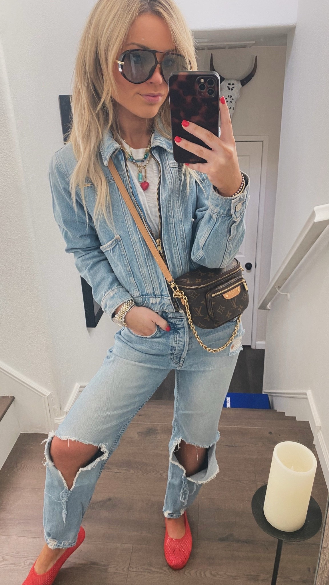 Linking recent versions of my MOTHER Tomcat jeans - wearing a size 26 for a slouchier fit! Jacket is old MOTHER. 

+ my flats are on sale!! 💫
