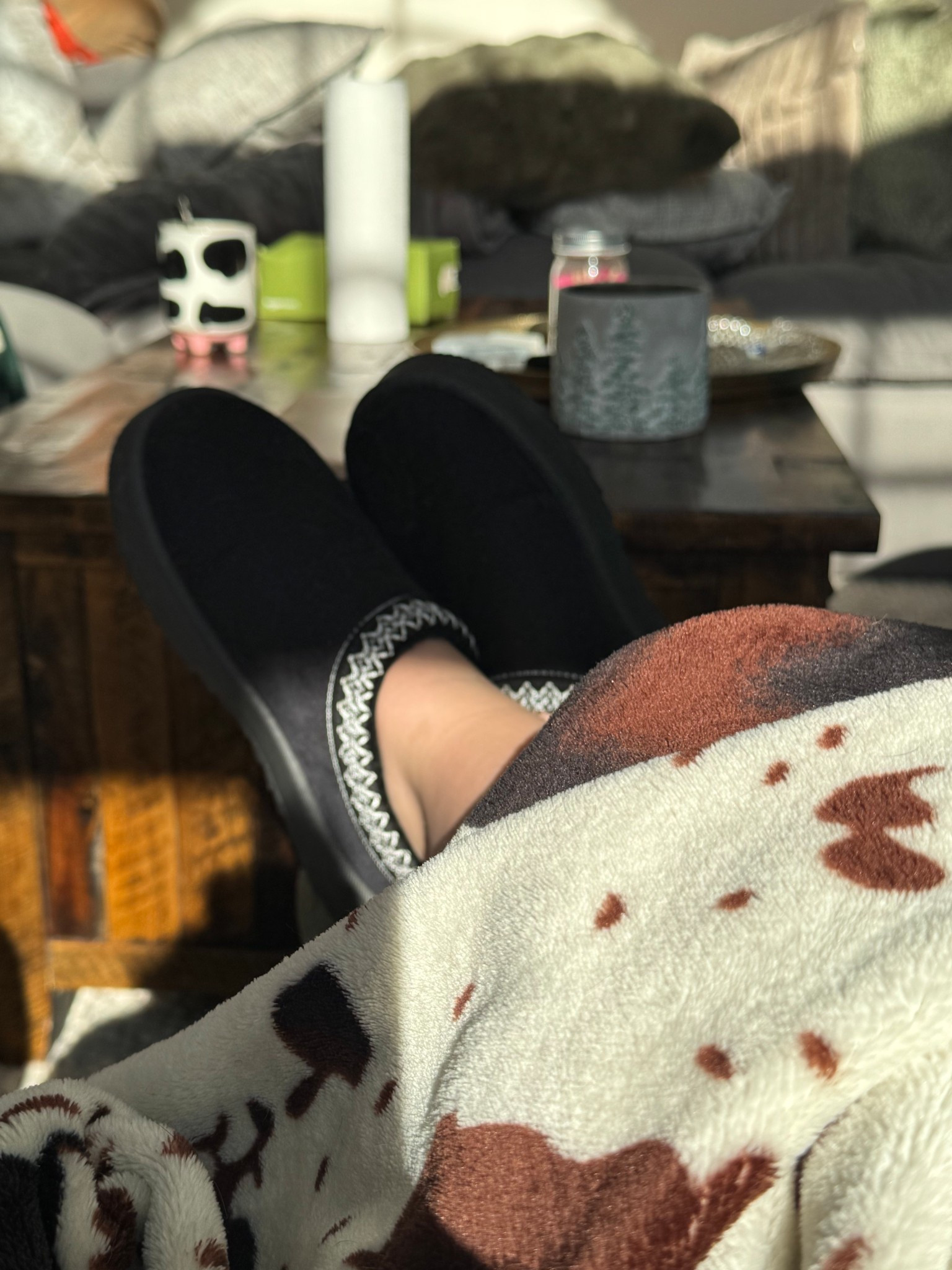 Love these for around the house, support my foot and super warm! Now that I’m
Pregnant I feel like I need more support with slippers but I don’t wear shoes in the house so I got these 🙌🏻

#LTKmomlife #LTKHome #LTKBump