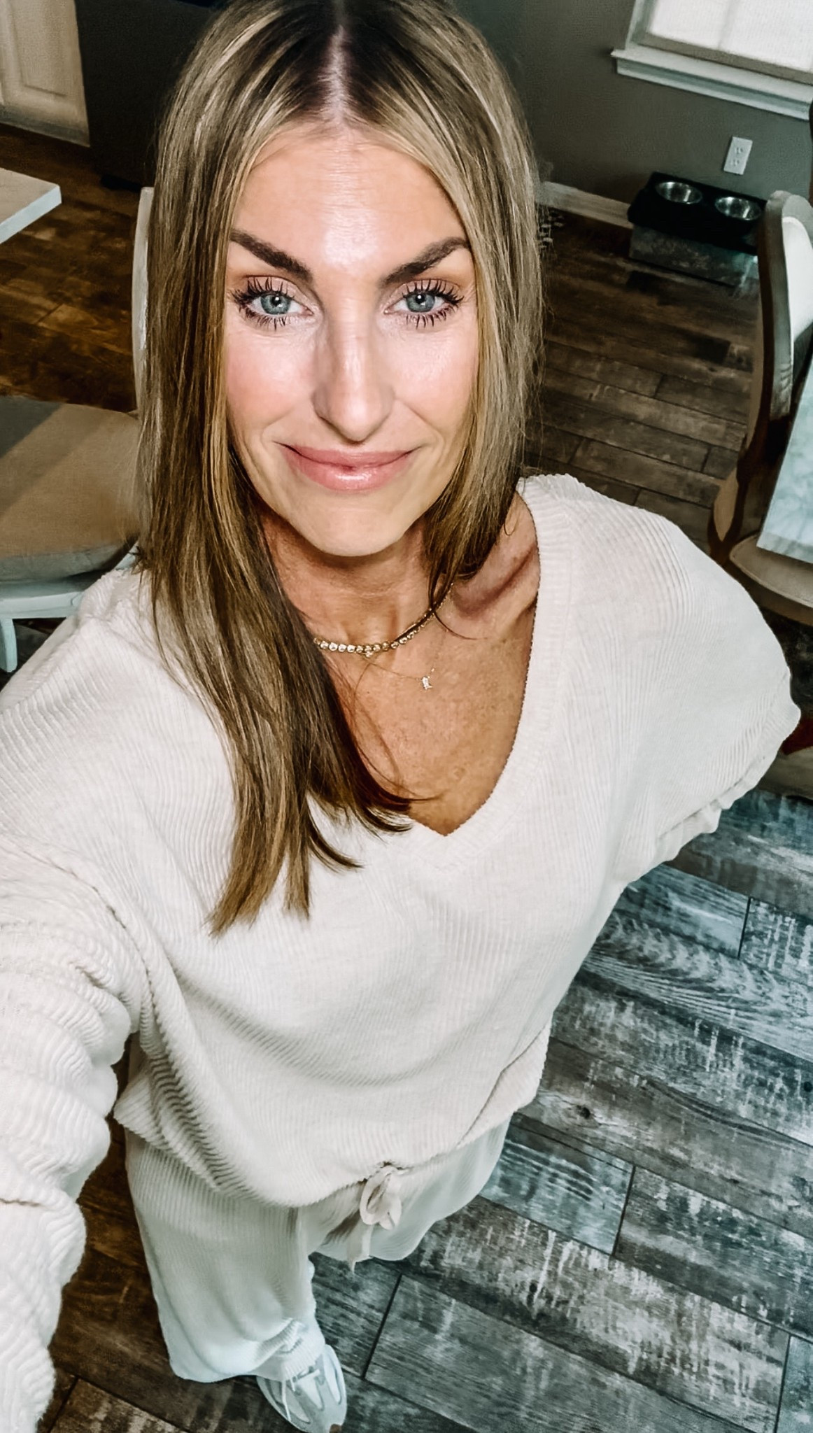 The coziest light weight lounge set/pj’s that you won’t want to take off. The top is sold out so I linked the Henley version that’s equally as good. I’m in XS. #lounge #loungewear 

#LTKOver40