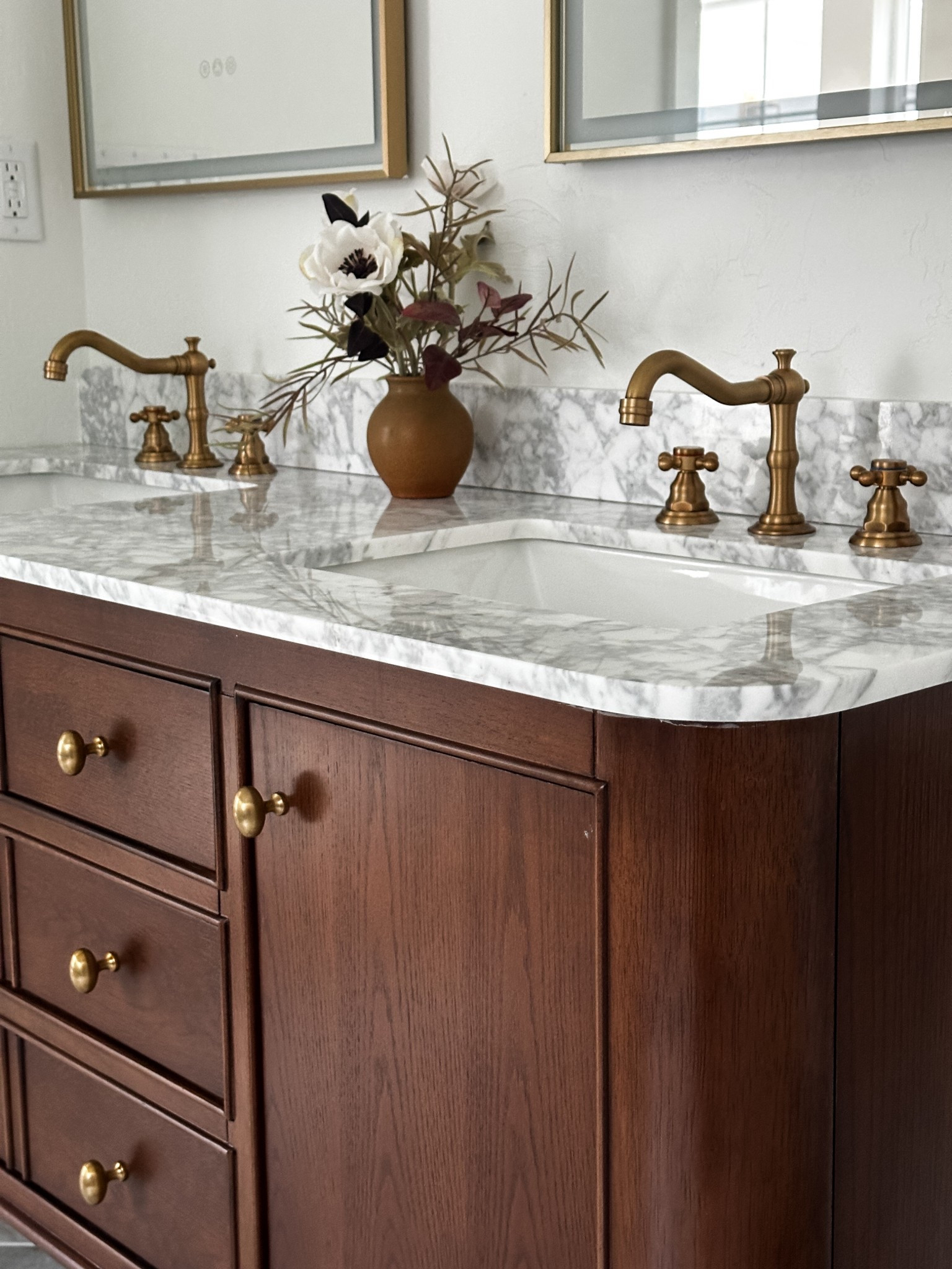 Main character vibes in this primary bathroom renovation! It’s
So beautiful and, believe it or not, on the more budget friendly side of design! This vanity is on sale right now!

#LTKStyleTip #LTKHome #LTKSaleAlert