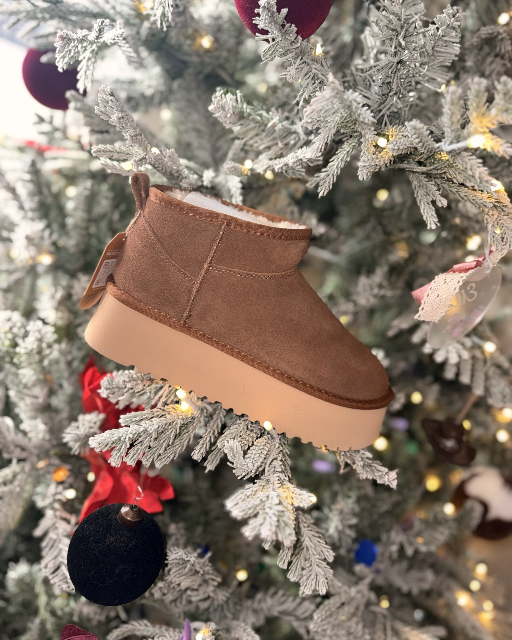 Project cloud huggy boots. Comfy? ✔️cozy? ✔️ no slipping on the heel? ✔️ can wear all day without rolling ankles? ✔️✔️✔️ still obsessed 👏🏼👏🏼clap

#LTKvlog #LTKootd #LTKSaleAlert