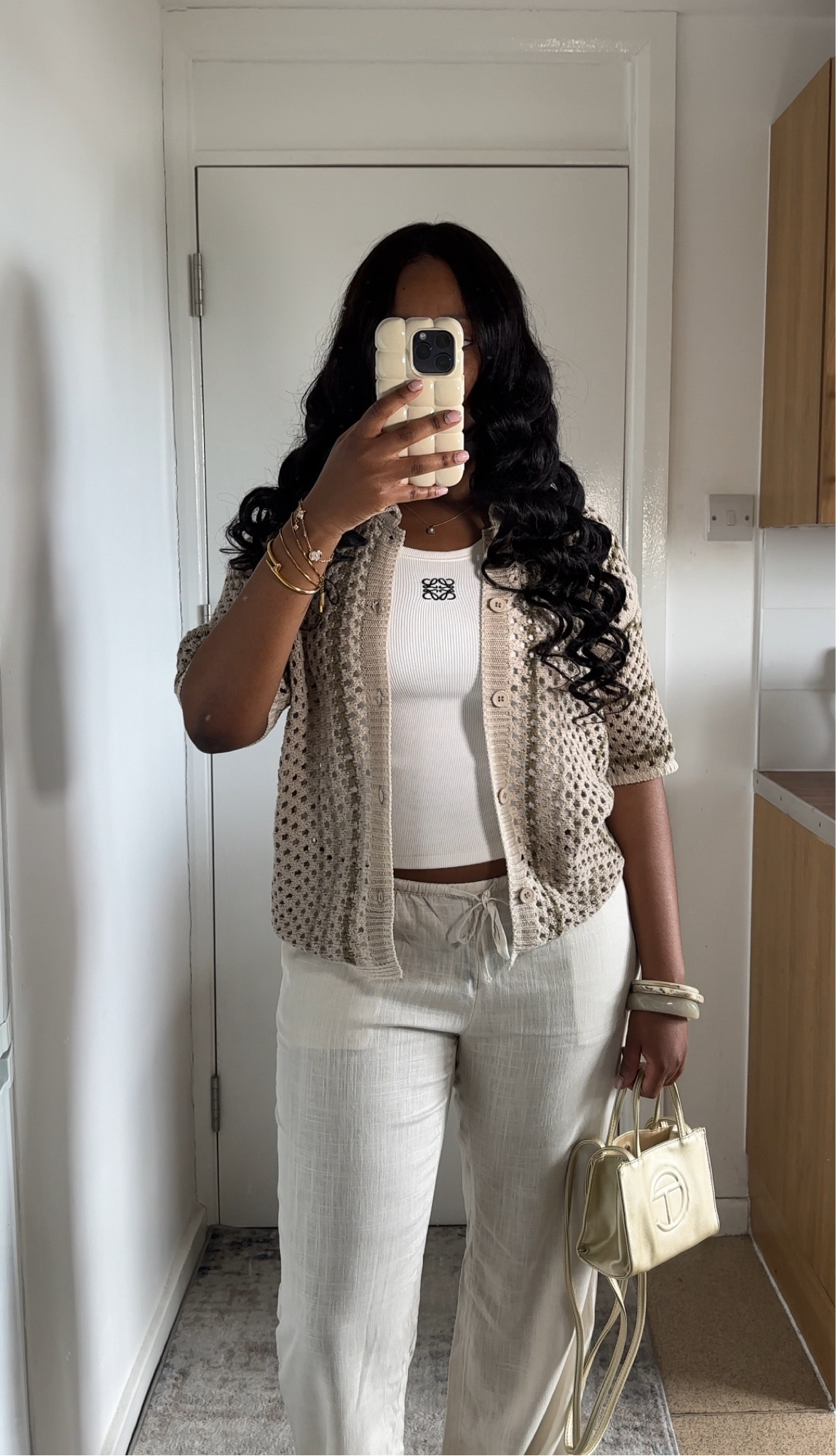 shirt: size s
tank top: size L (size up)
pants: size m