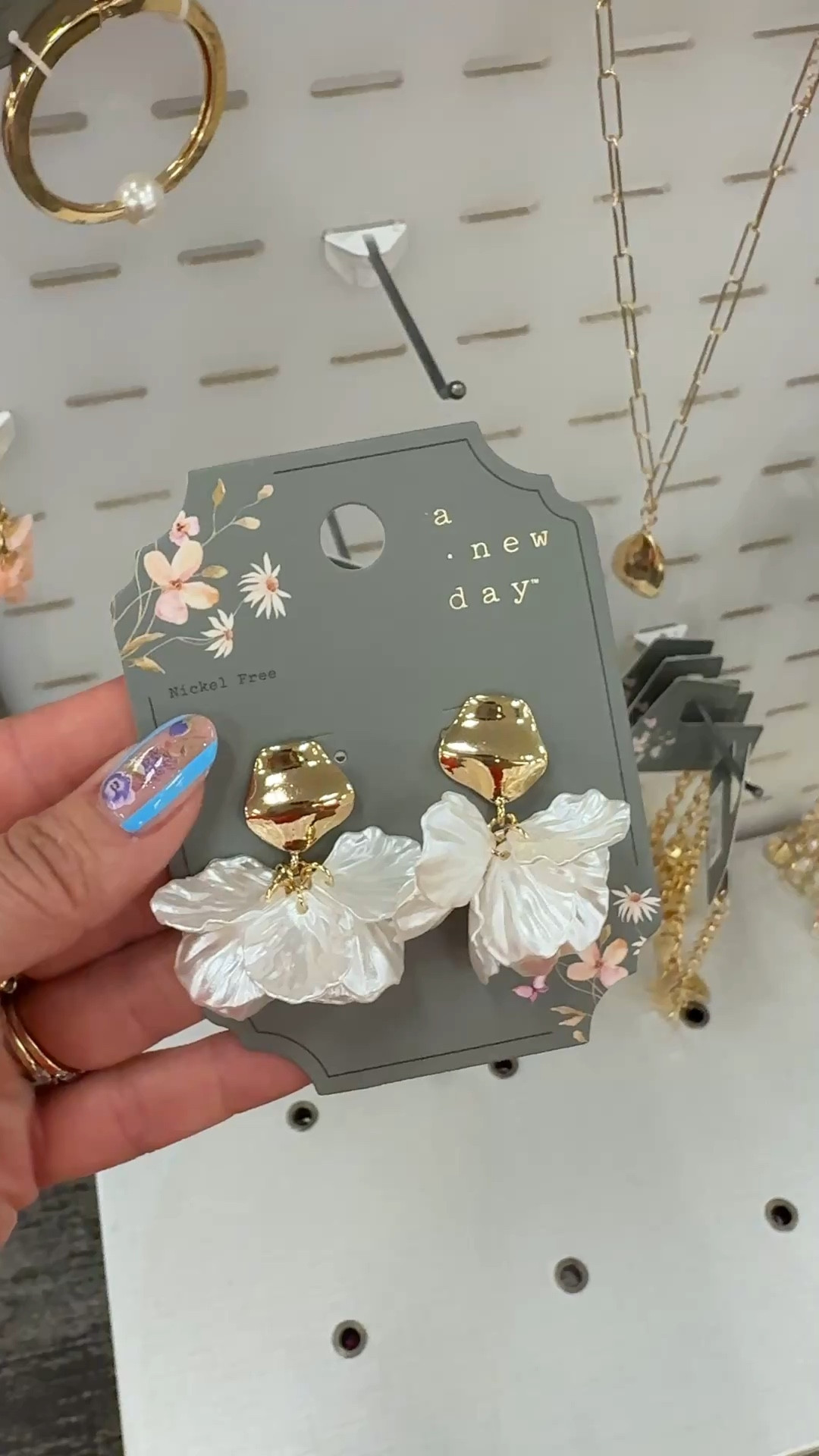 Target has such good jewelry right now 

#LTKmomlife #LTKSeasonal #LTKvlog