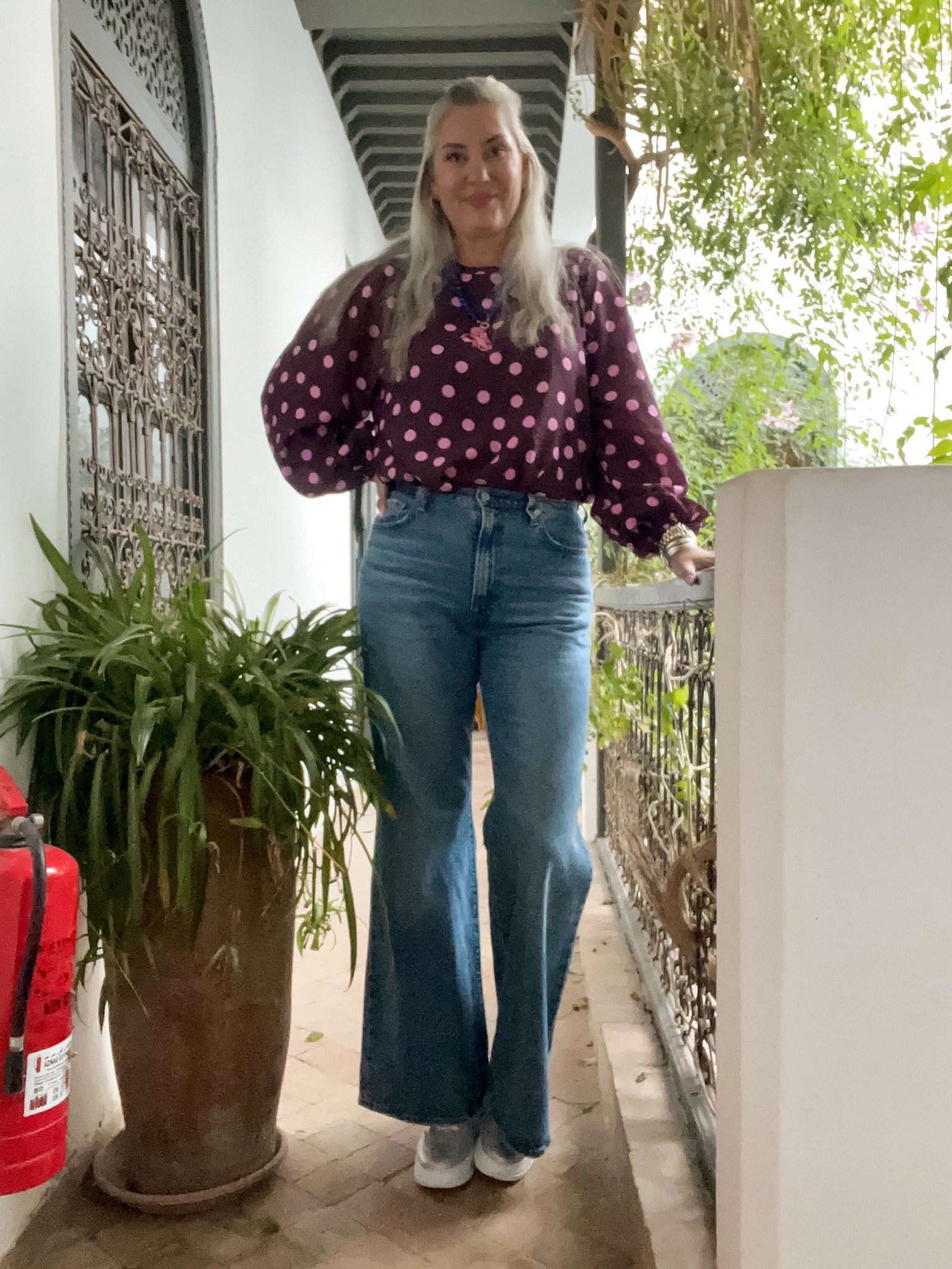 OOTN - Dinsdagavond. Burgundy polkadot blouse (https://ms-mode-nl.mtpc.se/5717861), Levi’s Bell bottom jeans, zilverkleurige sneakers. 



#LTKeurope #LTKtravel #LTKstyletip