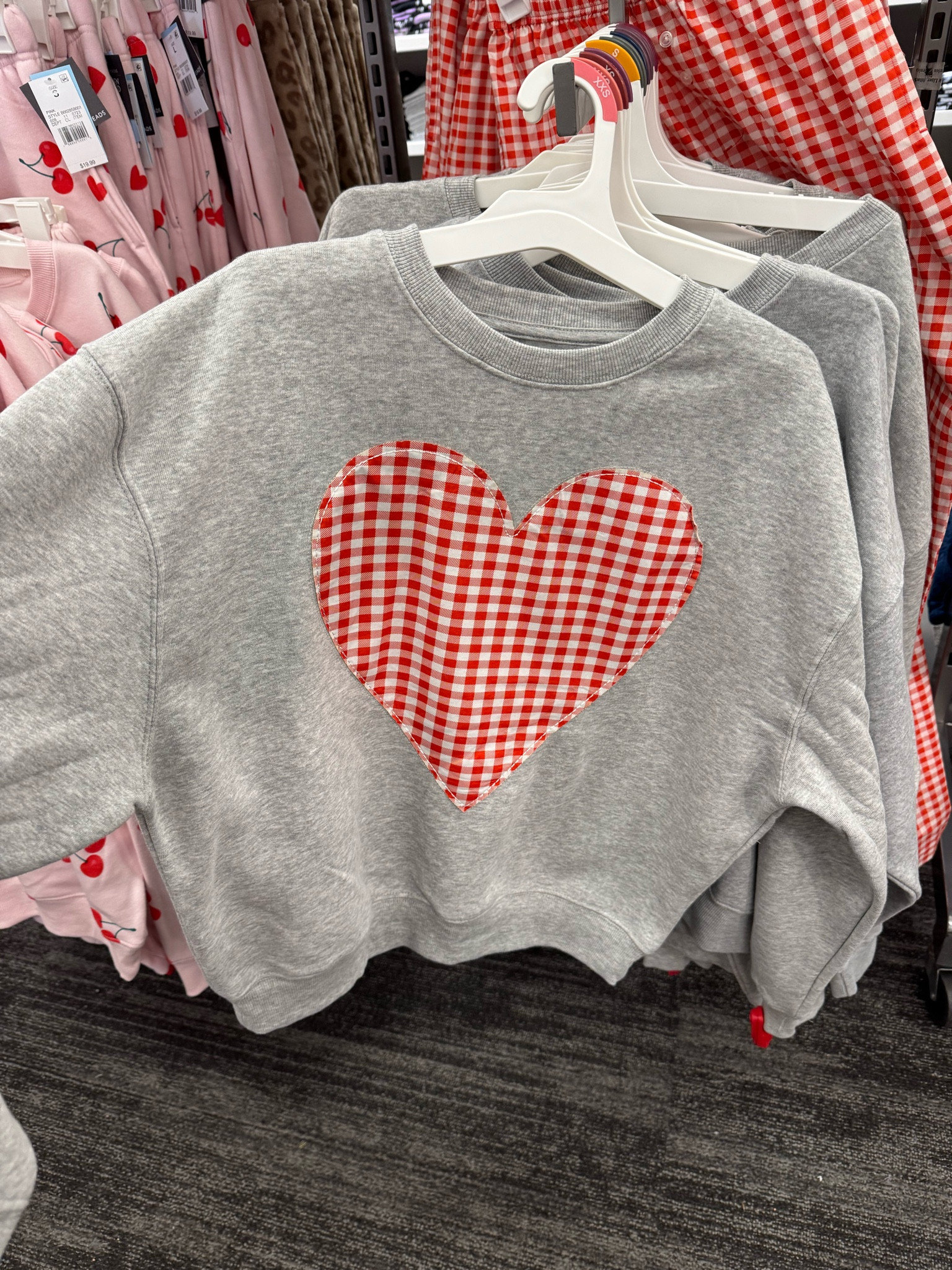 The sweetest gingham heart sweatshirt ❤️ perfect for Valentine’s Day 

#LTKSeasonal #LTKFindsUnder50 #LTKStyleTip