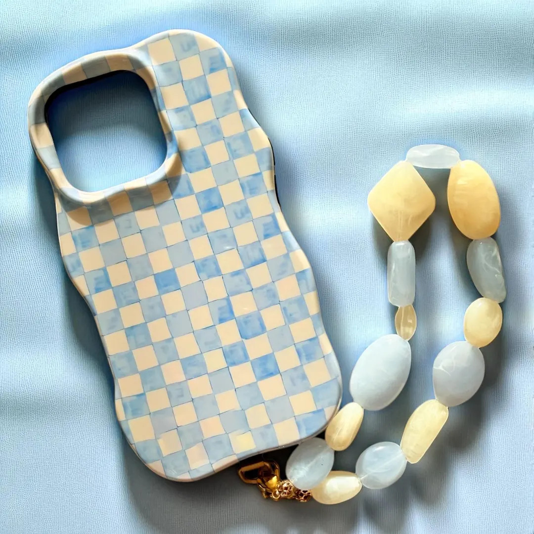 Blau-beige karierte iPhone-Hülle – Handyhülle mit Perlenverzierung – Stilvolles Smartphone-... | Etsy (US)