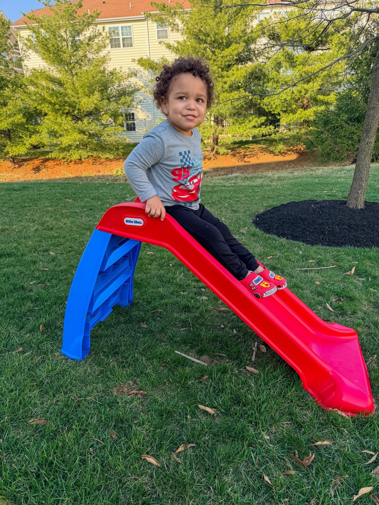 What’s a childhood without @officiallittletikes ?! 

#littletikes #toddleractivities #spring