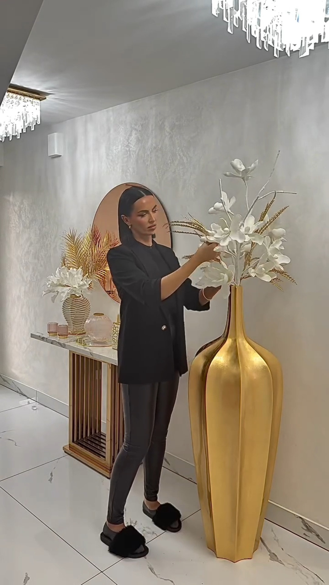 Hands down my most asked about item!
The Accolade Floor Vase from Z Gallerie — a true statement piece ✨

Get 5% OFF with my code KK5


#LTKHome