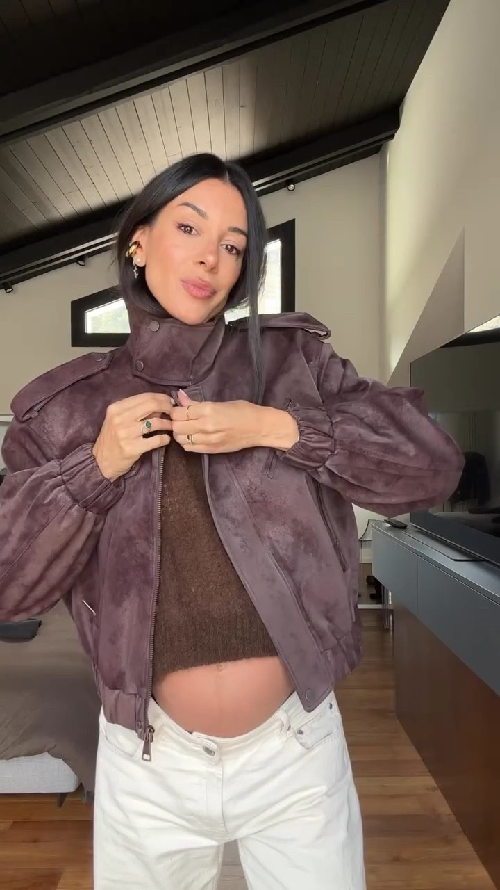 e poi vogliamo parlare della borsa? look perfetto per questa primavera che non vuole iniziare🤎 
per i link 🔗 del look chiedete pure tra i commenti!! love you!

#biker #brownbikerjacket #springlook #maternity #ootd