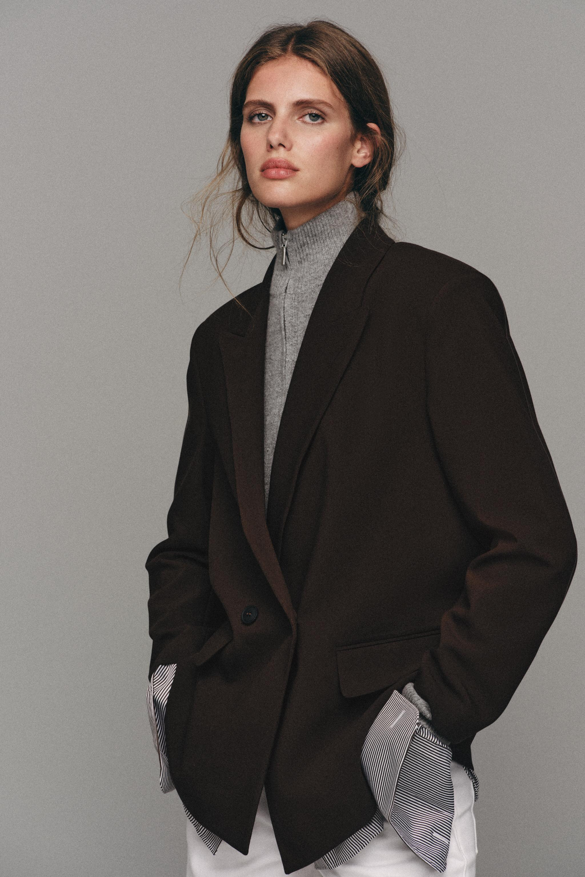 Oversize blazer with a regular collar and long sleeves featuring shoulder pads. Front flap pocket... | Zara UK