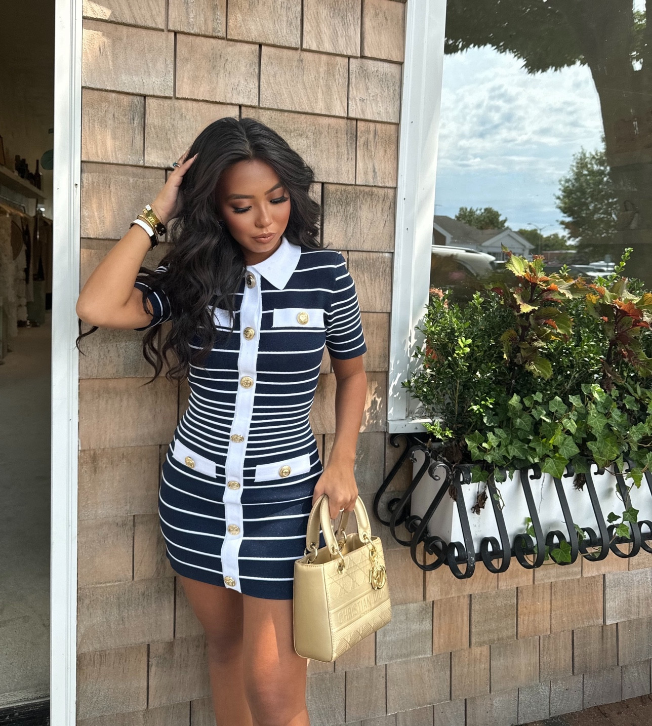 chic and classy dress in the hamptons <3