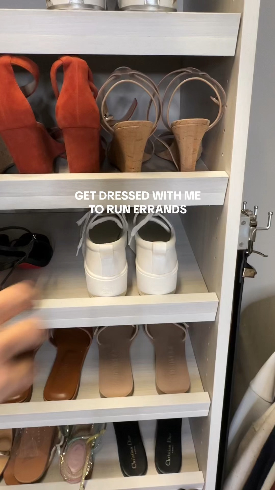 The cutest pair of sneakers for fall! #keds #kedspartner size up! 

White sneakers, fall outfits, jeans, casual outfit