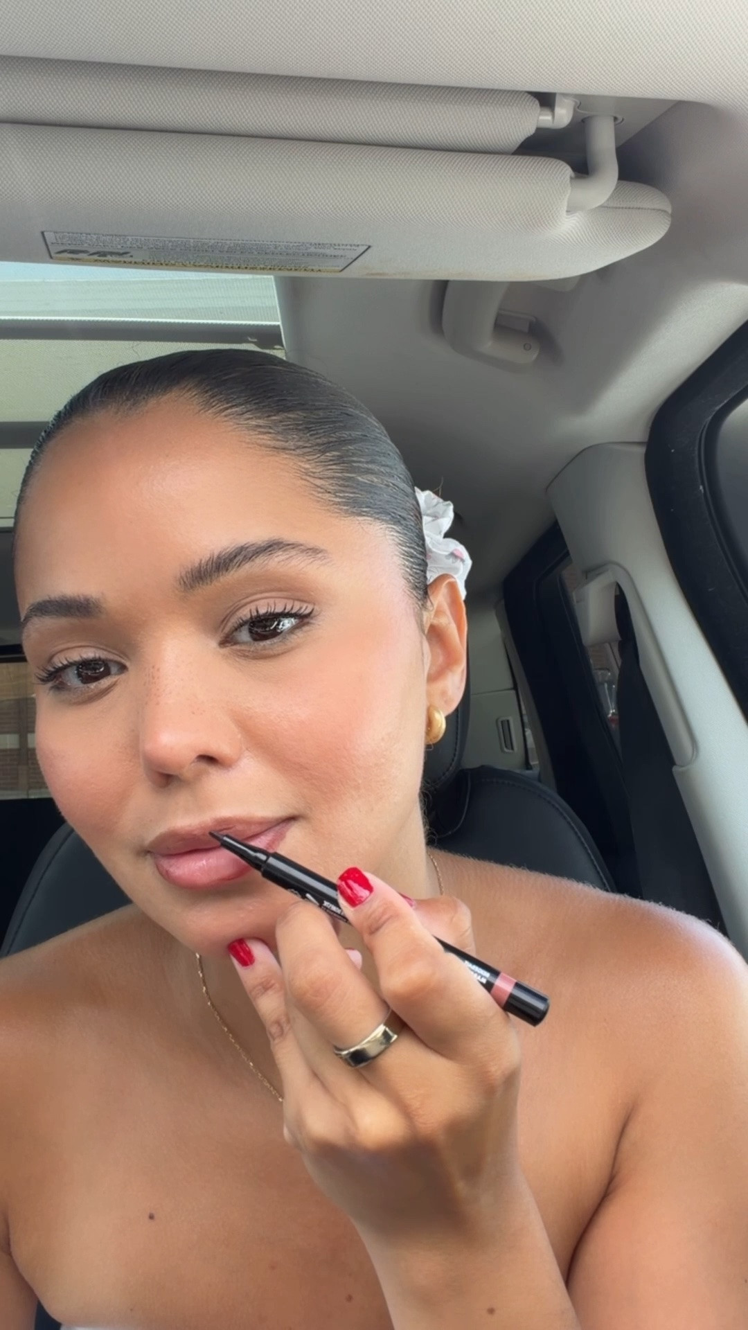 Lipliner shade: beigebait 
Mac lipstick: thanks it’s MAC.
