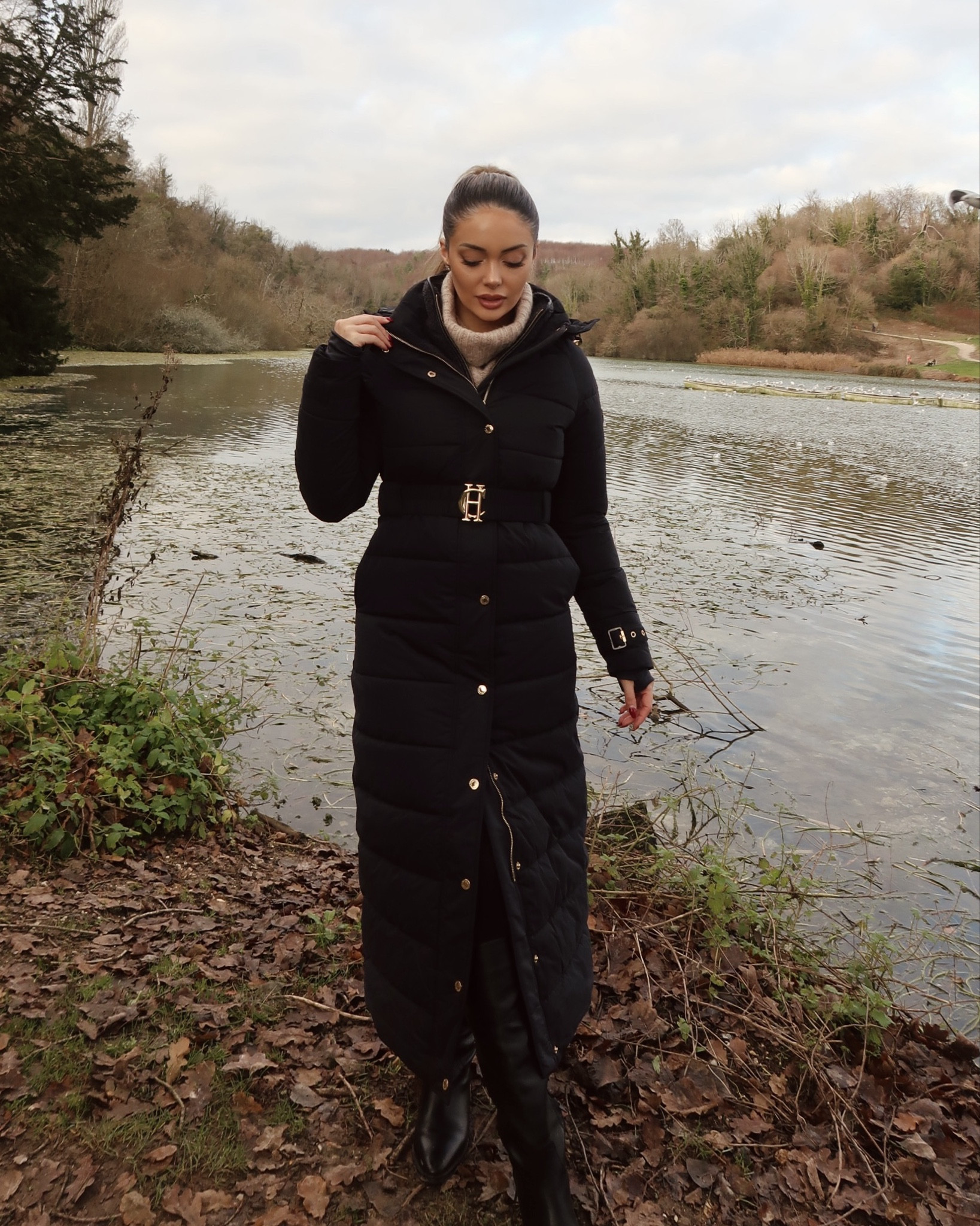 Perfect winter coat! This is the chicest puffer coat I’ve found! I’m wearing size XS for reference. Also comes in brown 🤎

#hollandcooper #wintercoat #puffercoat #longpuffercoat #womenscoats #womenswinterfashion #outfitideas #countryside #skii #christmas #giftguide #giftideas #giftsforher 

#LTKstyletip #LTKwinter #LTKluxury