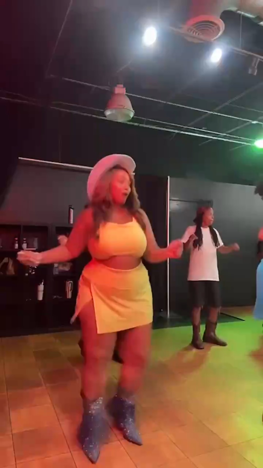 Love this set! It doesn’t even seem like workout clothes and the boots I’m OBSESSED!!! Got them in multiple colors now 😍