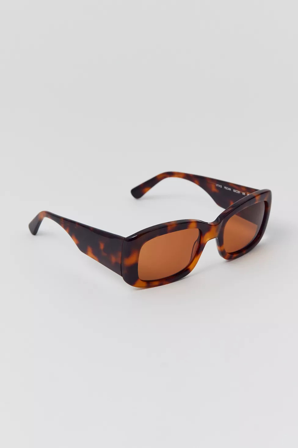 Chimi Vita’s Pecan Sunglasses | Urban Outfitters (US and RoW)