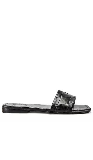 Portland Sandal in Black Leather | Revolve Clothing (Global)