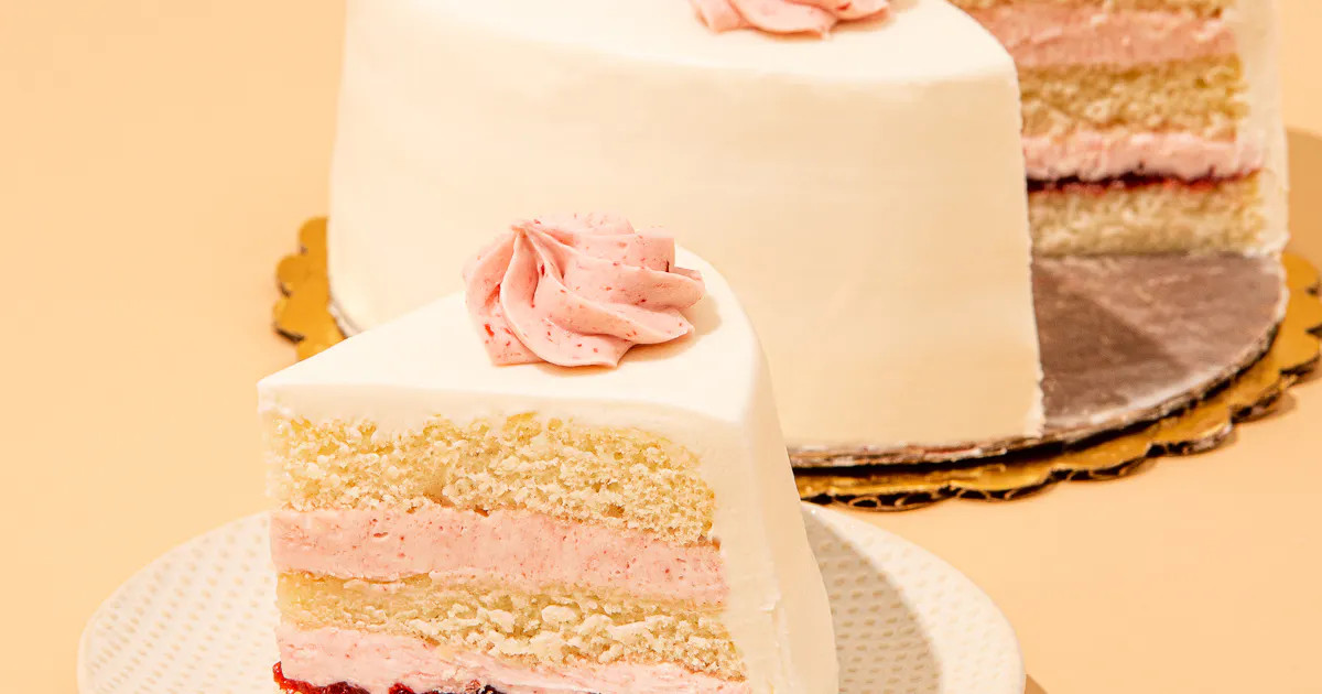 JFK's Wedding Cake by Montilio's Baking Company | Goldbelly | Goldbelly