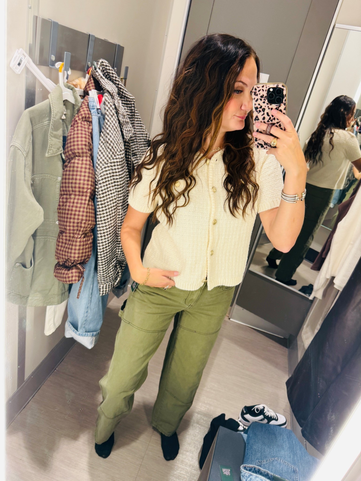 Casual cute and perfect for the holidays! size small in the sweater and size 8 in the carpenter pants!  Wish they would’ve had the linked barrels in my size!! 5’7 140 pounds