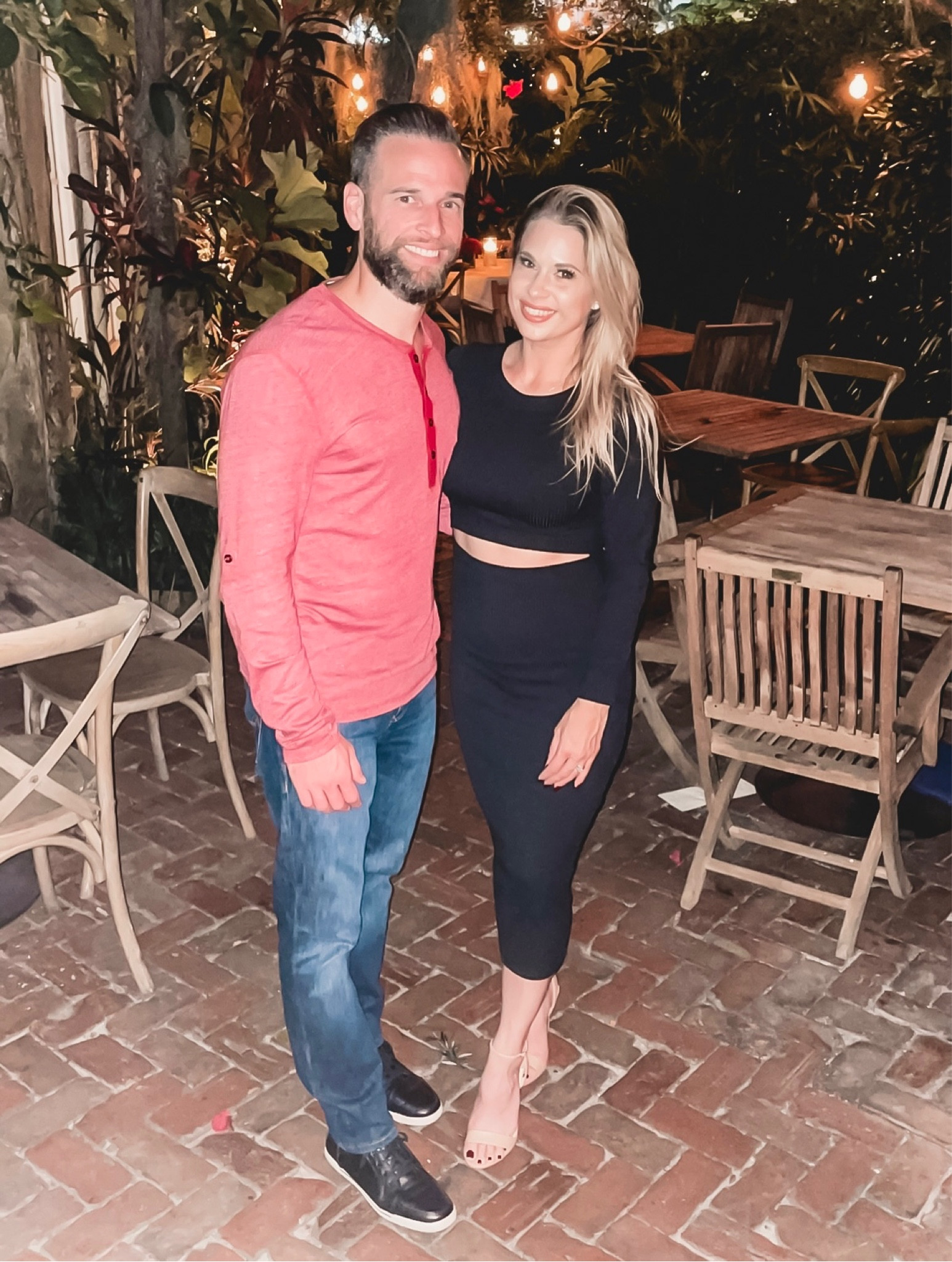 My favorite ribbed long sleeve cutout dress from Vici is back! 

This dress is perfectly fitting, comfy and sexy.

Great for date nights 

Black dress / date night outfits / winter dresses / fall dresses / cutout dress / long sleeve dresses 

#LTKHoliday #LTKfindsunder100 #LTKSeasonal