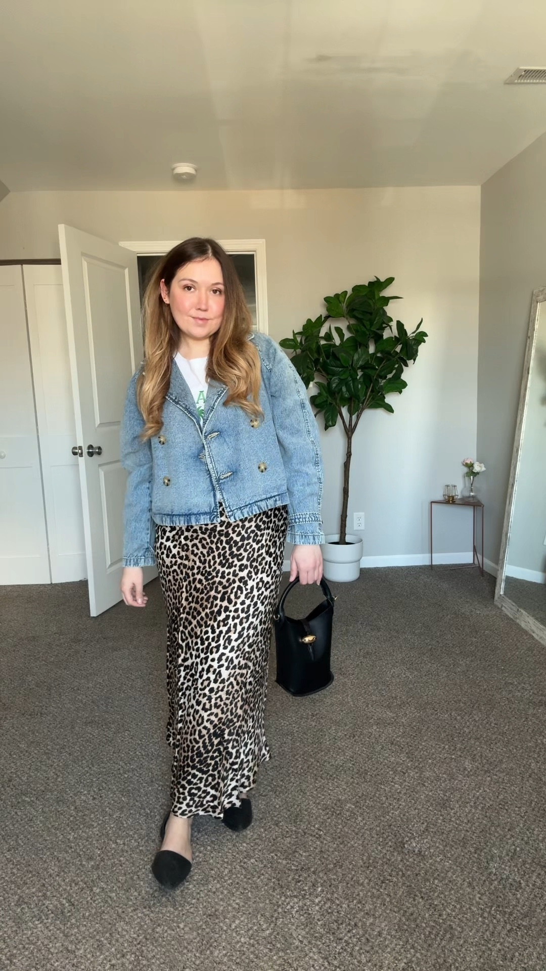 denim jacket of my dreams 


#denimjacket #leopardskirt #leopardprint #satinskirt

#LTKSeasonal #LTKFindsUnder50 #LTKStyleTip