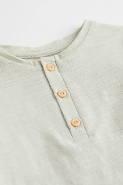 T-shirt with Buttons | H&M (US + CA)