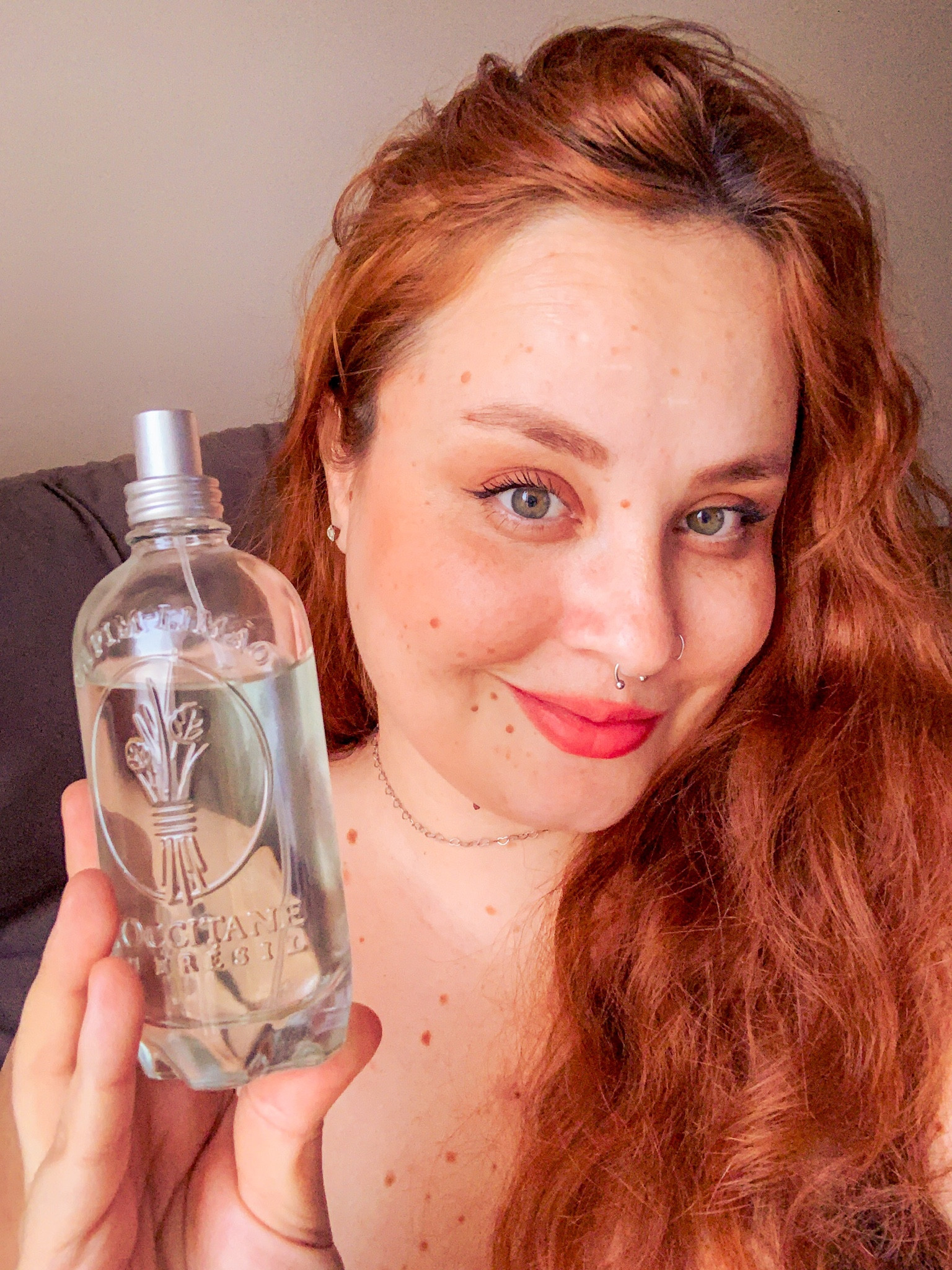 Nesses dias quentes, eu só consigo usar fragrâncias cítricas porque eu me sinto mais confortável 💚 A colônia de Capim-limão da L’Occitane é perfeita para dias assim.


#LTKbrasil #LTKFind #LTKbeauty