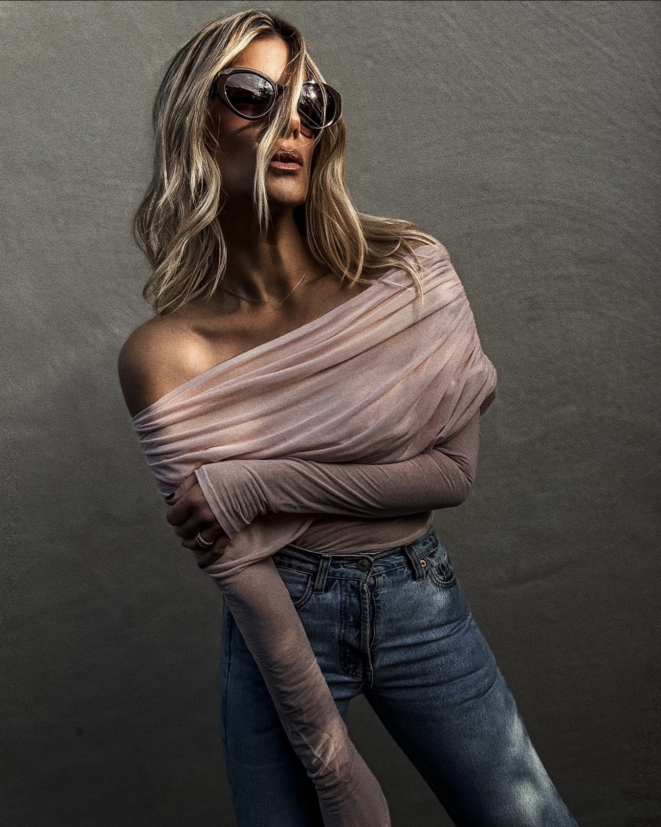 🩰 pink 

#minimalchic #minimalstyle #pink 

NOTE: my denim vintage Levi's 

#LTKootd