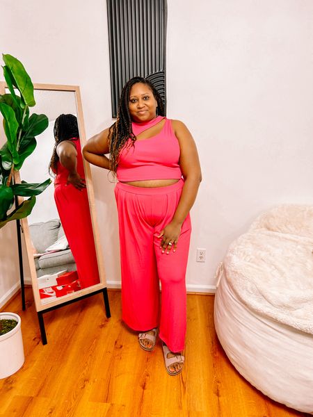 Amazon Find: 2 pc matching set

Extremely comfortable and plus size friendly. I’m a 14/16 for reference with most of my weight in the belly. 

#LTKSpringSale #LTKfindsunder50 #LTKplussize