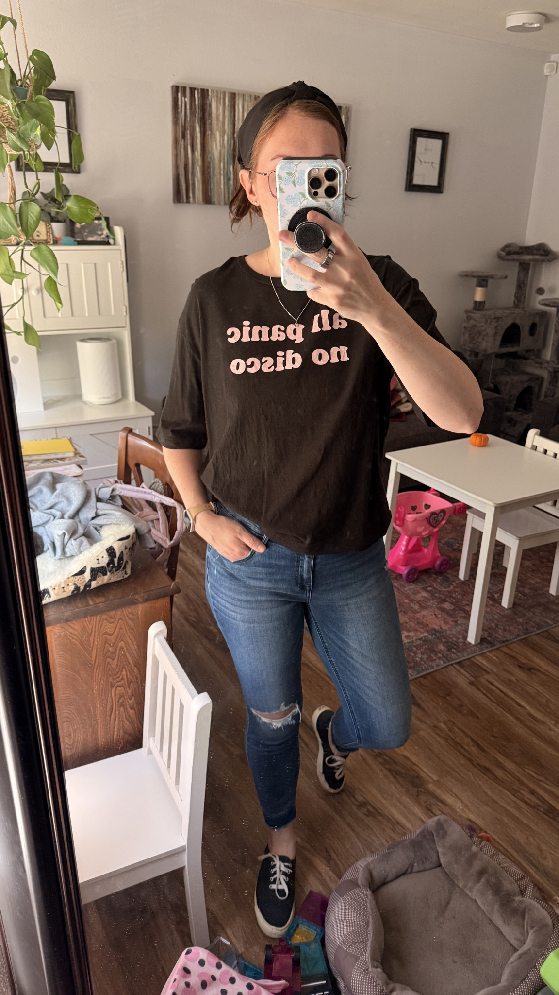 This cropped graphic tee is an old Pink Lily find from a few years ago, but I’ll link a few similar options! Paired it with my favorite jeans for an easy errand-day outfit 🤍

#LTKFindsUnder100 #LTKStyleTip #LTKMidsize