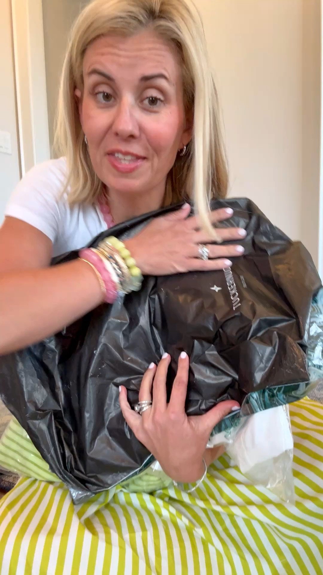 An unboxing and it’s GOOD!

Small shorts. Xs top & dresses


#LTKdayinmylife #LTKOver40 #LTKootd