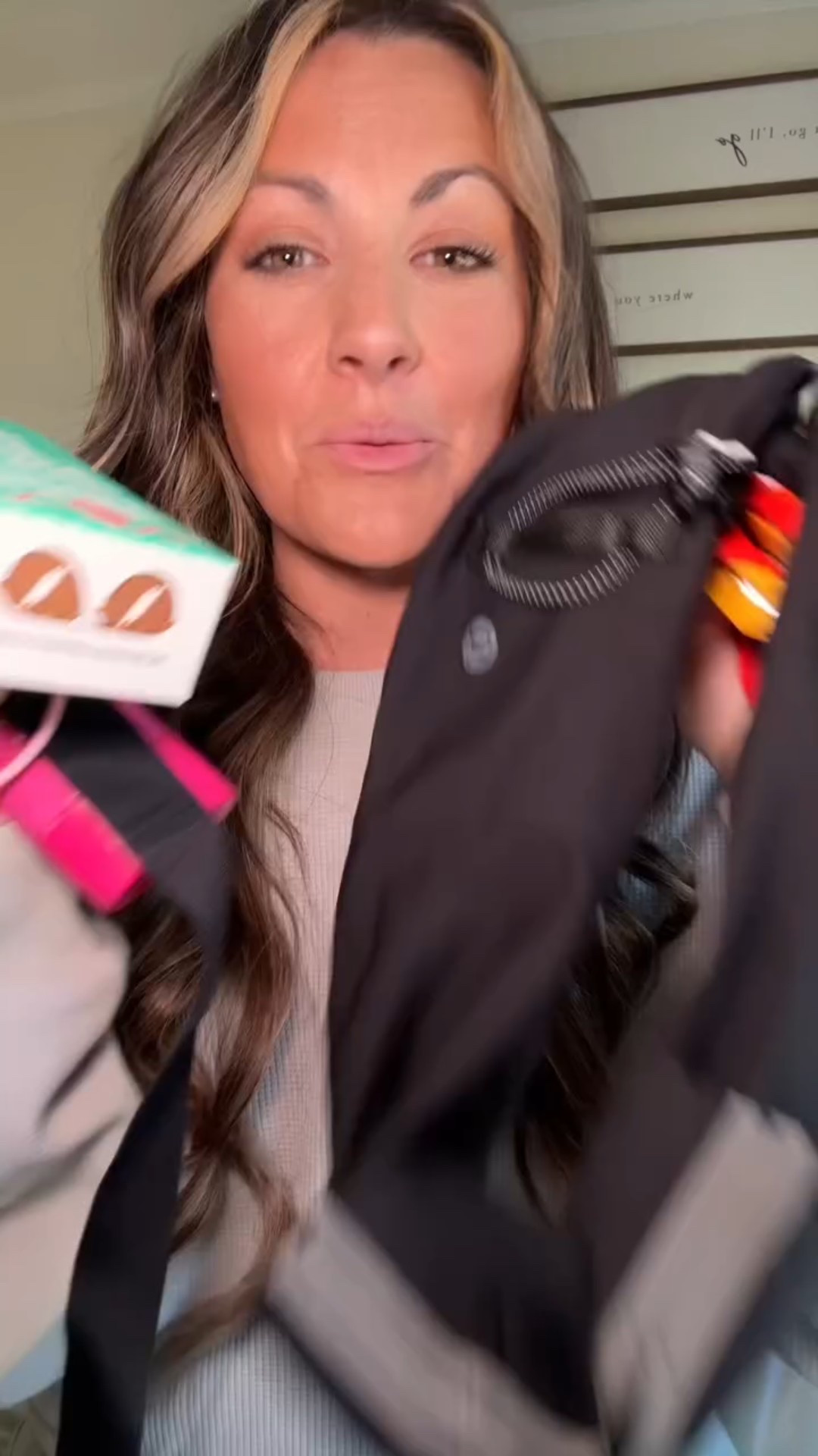 This is a little late posting but here is what I am carrying with me for my half marathon! Energy Labs Connects US #runningmotivation #running #momswhorun #marathonrunner #runninginspiration